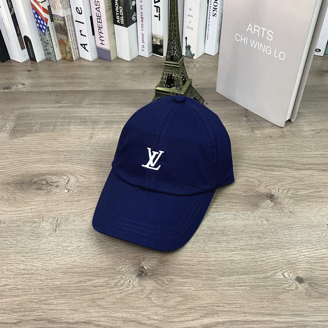 1015#P41#LV小标刺绣经典款鸭舌帽显脸小男女同款情侣百搭棒球帽#
可调节
颜色：红色 白色 蓝色 卡其色 藏青色 黑色 粉色