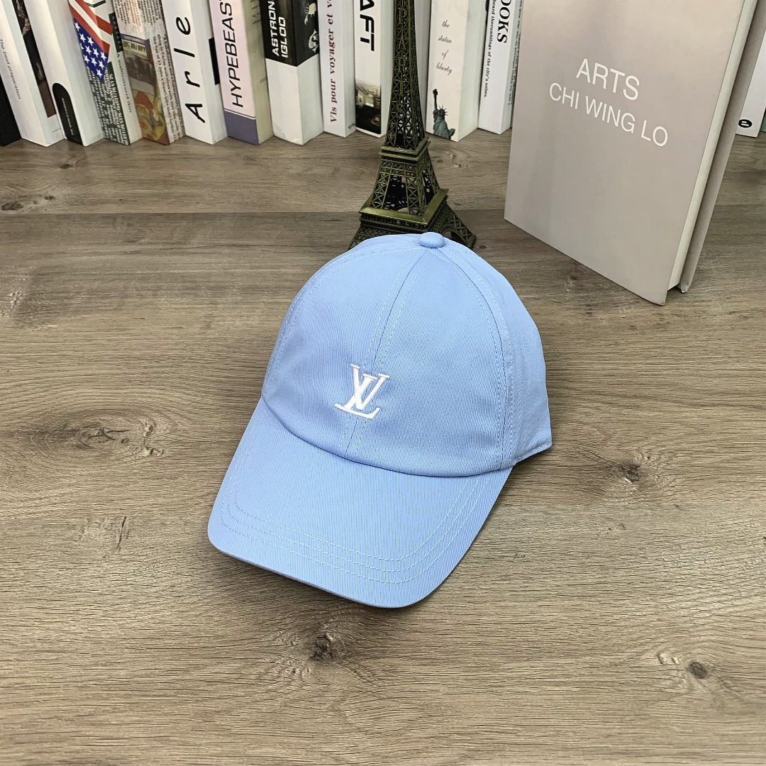 1015#P41#LV小标刺绣经典款鸭舌帽显脸小男女同款情侣百搭棒球帽#
可调节
颜色：红色 白色 蓝色 卡其色 藏青色 黑色 粉色