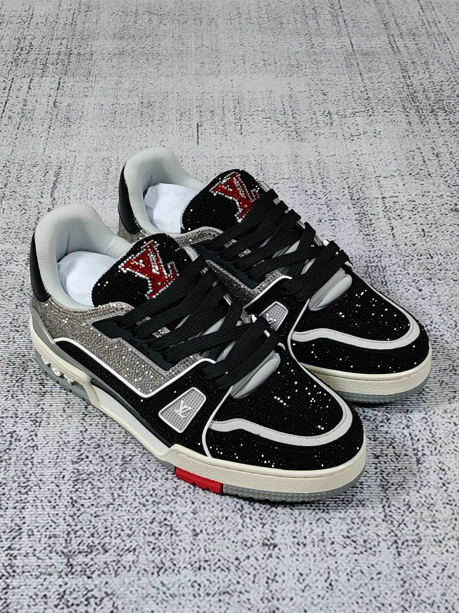 NO:357472,Real-price LV diamond shoes factory real shot factory direct sales one piece delivery agency no middlemen make a difference Female 35--40 Size male 39---45 Size female 41 42 Customized not support return and exchange male 38 46 Customized not support return and exchange, louis vuitton19860909实价LV 钻鞋 工厂实拍 工厂直销 一件代发 绝无中间商赚差价  女 35---40 码男39----45 码 女 41 42 定做不支持退换男 38 46 定做不支持退换,,louis vuitton,Men's shoes