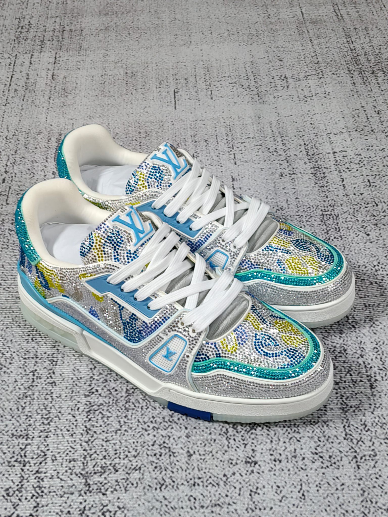 NO:357410,Real-price LV diamond shoes factory real shot factory direct sales one piece delivery agency no middlemen make a difference Female 35--40 Size male 39---45 Size female 41 42 Customized not support return and exchange male 38 46 Customized not support return and exchange, louis vuitton19860909实价LV 钻鞋 工厂实拍 工厂直销 一件代发 绝无中间商赚差价  女 35---40 码男39----45 码 女 41 42 定做不支持退换男 38 46 定做不支持退换,,louis vuitton,Men's shoes