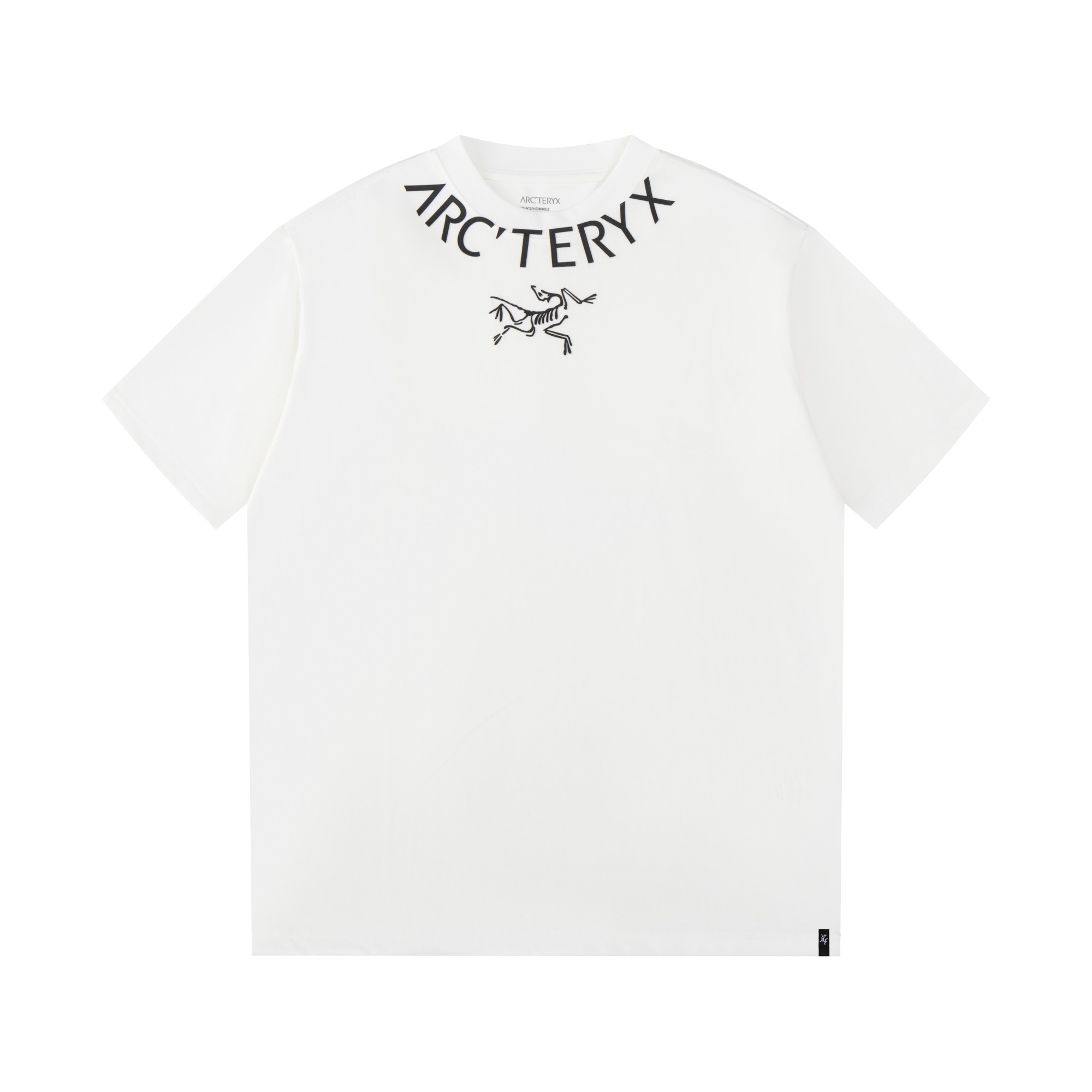 始祖鸟Ayc Teryx (款号25013) 2025FW短袖T恤 小鸟字母LOGO压胶 高端32s双纱280克面料 重磅面料 定制拉架罗纹同缸同染 三标齐全 男女同款 颜色:黑色 白色 玫红色