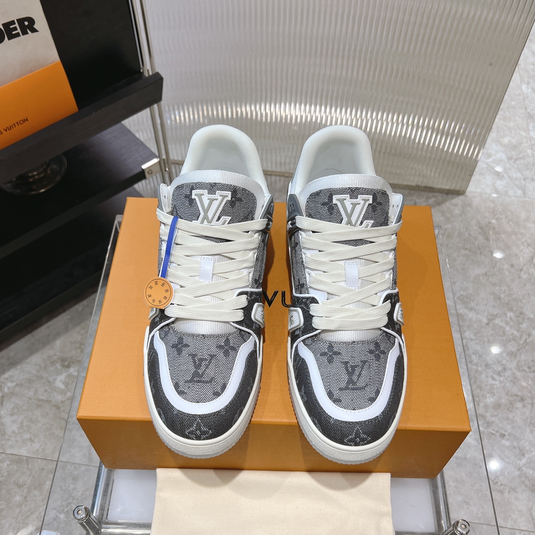 NO:235492,A must-have for couples!   LV purchasing grade new colors are available in stock!  Classic Donkey Family full series!  LVTrainer PVC sneakers, every style and color matching is great!  Trainer's feet feel really good, full of surprises and silver updates, and Xiaohongshu Internet celebrity couples are starting to show!  The fabric is made of the same material as the original, and the original version compares each detail one by one!  Various leather TPU cloths, super complex splicing, TPU original bottom, purchasing level, not ordinary material!  The number of codes for women 35-40, male 38-45, the delivery counter is synchronized with full packaging!  , casual shoes / sneakers, louis vuitton, louis vuitton, louis vuitton, louis vuitton, sneakers19860909情侣款必备！  LV代购级新色现货供应！经典驴家全系列！LVTrainer PVC 运动鞋, 每个款式配色都很赞！Trainer的脚感真的非常不错,惊喜满满银色不断更新,小红书网红情侣纷纷开秀！ 面料选用原版完全一样材质做工细节,原版一比一对比每个细节！各种皮面TPU 布 超复杂拼接 TPU原版大底,代购级别,不是普通材质哦！ 码数女35-40 男38-45 配送专柜同步全套包装！,休闲鞋/运动鞋,louis vuitton,louis vuitton,louis vuitton,sneakers,Women's Shoes