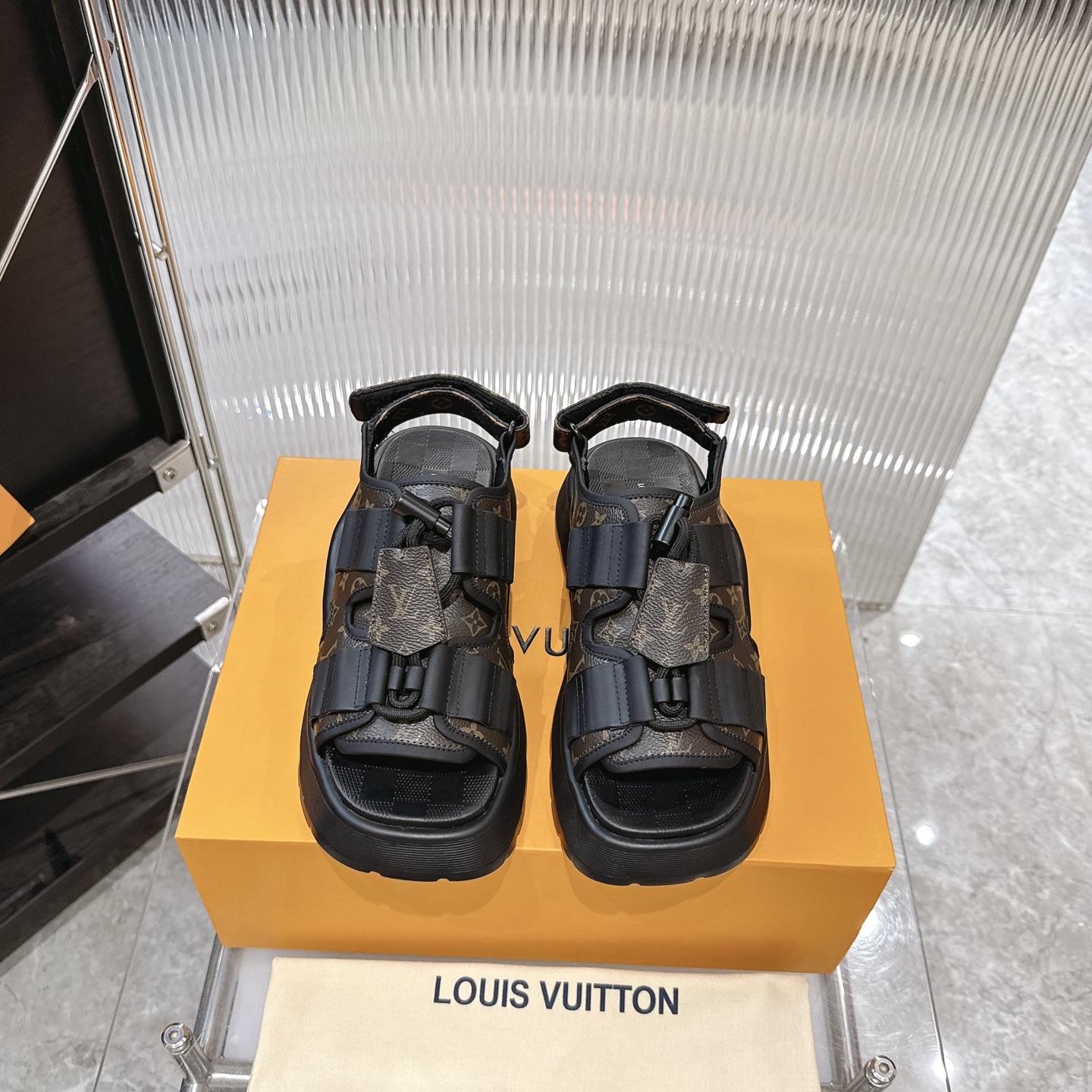NO:240049,Donkey lv new style louis vuitt* new thick-soled drawstring sandals casual and versatile Velcro, the whole pair of shoes is light and comfortable, women's size 35-40, sandals, louis vuitton, louis vuitton, louis vuitton, louis vuitton, louis vuitton, louis vuitton, louis vuitton, sandals19860909驴家 lv 新款 louis vuitt*新款厚底抽绳凉鞋 休闲百搭款 魔术贴 整双鞋子轻便舒适 女码35-40,凉鞋,louis vuitton,louis vuitton,louis vuitton,louis vuitton,sandals,Women's Shoes