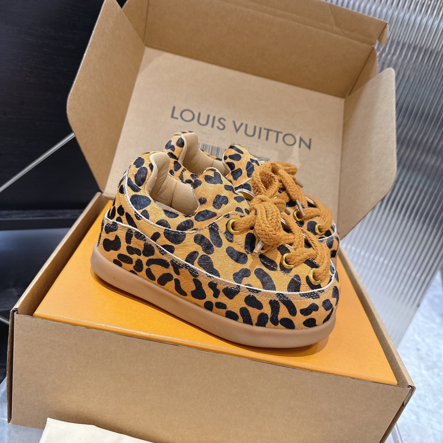 NO:668165,Couple style, hot style, new style, new style on the shelves, Louis Vuitton 25ss, LV co-branded nigo YETI Jigglypuff, ugly and cute, many Internet celebrities have shown off, classic and versatile item, imported cow suede fabric, high-grade elastic mesh inside, original open molded outsole, size women's wear 35-41 (custom-made for women 41) men's wear  39-46 (customized 45-46), casual shoes/sports shoes, louis vuitton, louis vuitton, sneakers19860909情侣款 大爆款 上新 新款上架 Louis Vuitton 25ss ,LV联名nigo YETI 胖丁 丑萌,众多网红明星纷纷开秀上脚 , 经典百搭的单品 面料进口牛反绒 内里高级弹力网布 原版开模大底 码数女装 35-41(女41定做) 男装 39-46(45-46定做),休闲鞋/运动鞋,louis vuitton,louis vuitton,sneakers,Women's Shoes