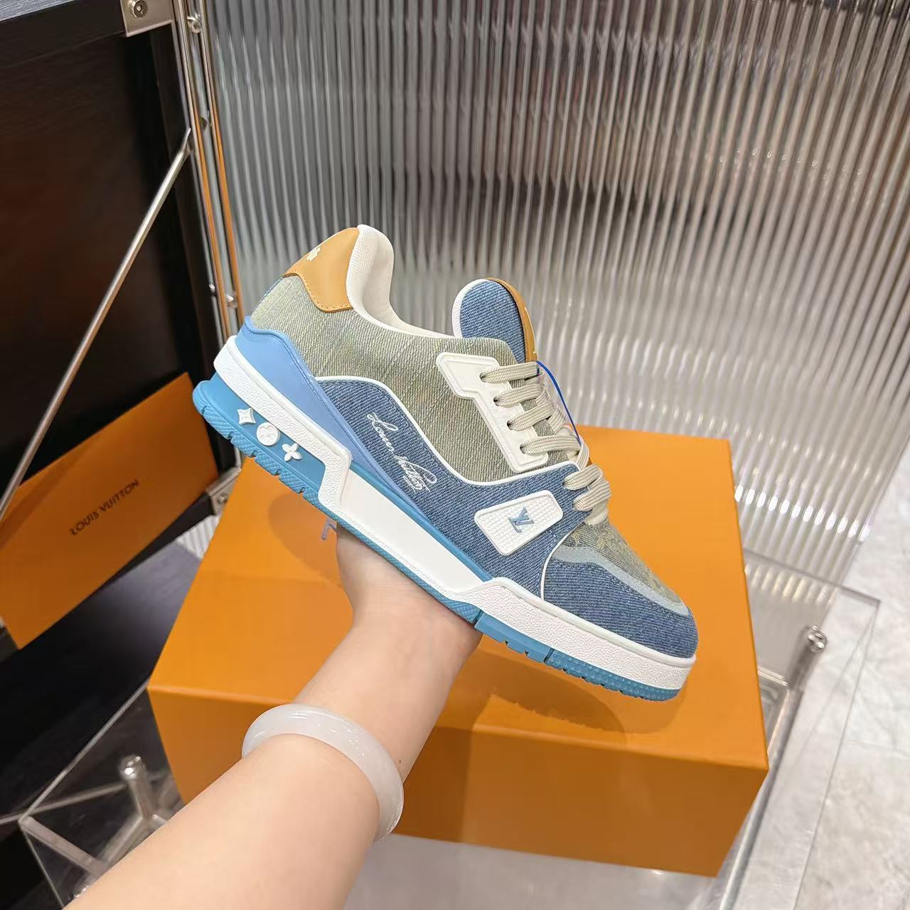 Louis Vuitton Sneakers