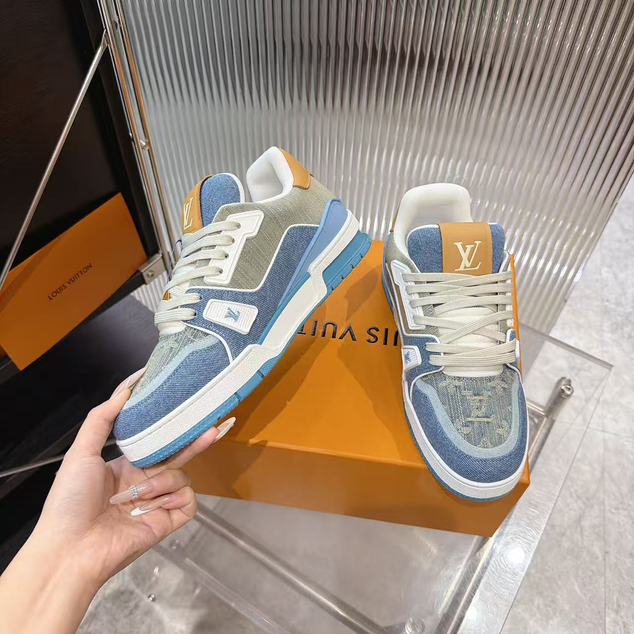 Louis Vuitton Sneakers