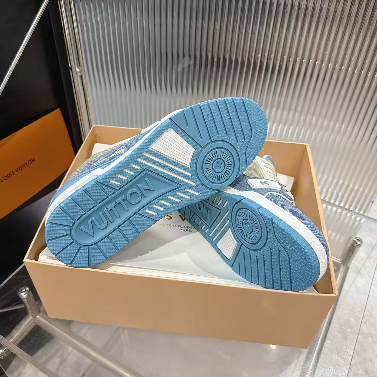 Louis Vuitton Sneakers