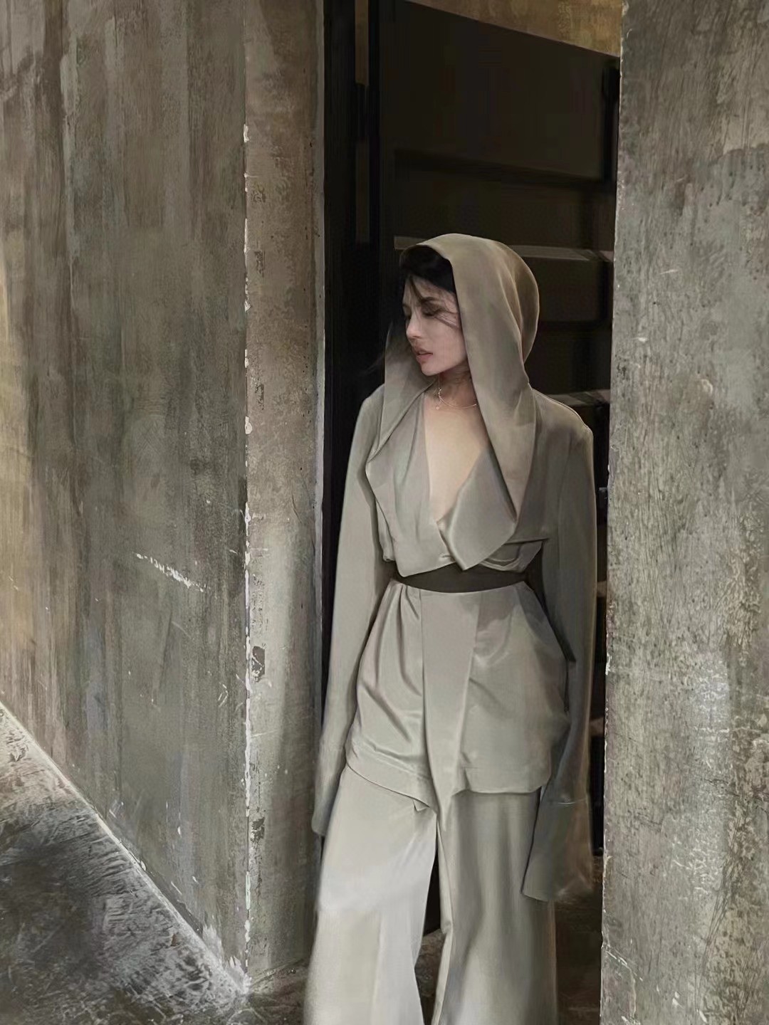 “High-End Women’s Suit: Sandro-Explosive Design with Oceanic Luxuries in Multiple Sizes and Colors” - 图片 5