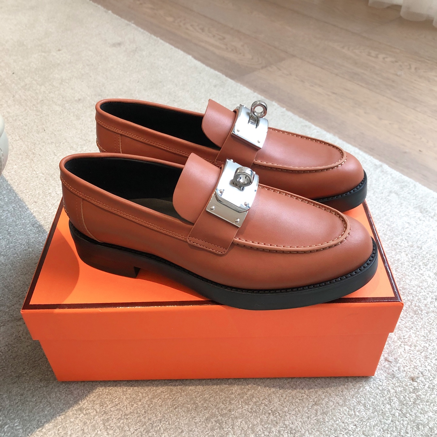 NO:165093,Hermes... a Eclair 2025 new Kelly  hit series. The style is super positive, with a certain thickness that increases the height and makes your legs look longer!  Body-permeable, comfortable imported cowhide, a single item that combines color combinations with both appearance and comfort!  Channel supply code size 35-39 can be determined by 40.41.42, loafers, christian louboutin, hermes, loafers, cowhide19860909Hermes... a Eclair 2025新款Kelly 爆款系列 版型超正,有一定厚度增高显腿长！透体透气 舒适的进口牛皮 春夏拼色兼具颜值舒适度的单品！ 渠道货源 码数 size 35-39可定40.41.42,乐福鞋,christian louboutin,hermes,loafers,cowhide,Women's Shoes