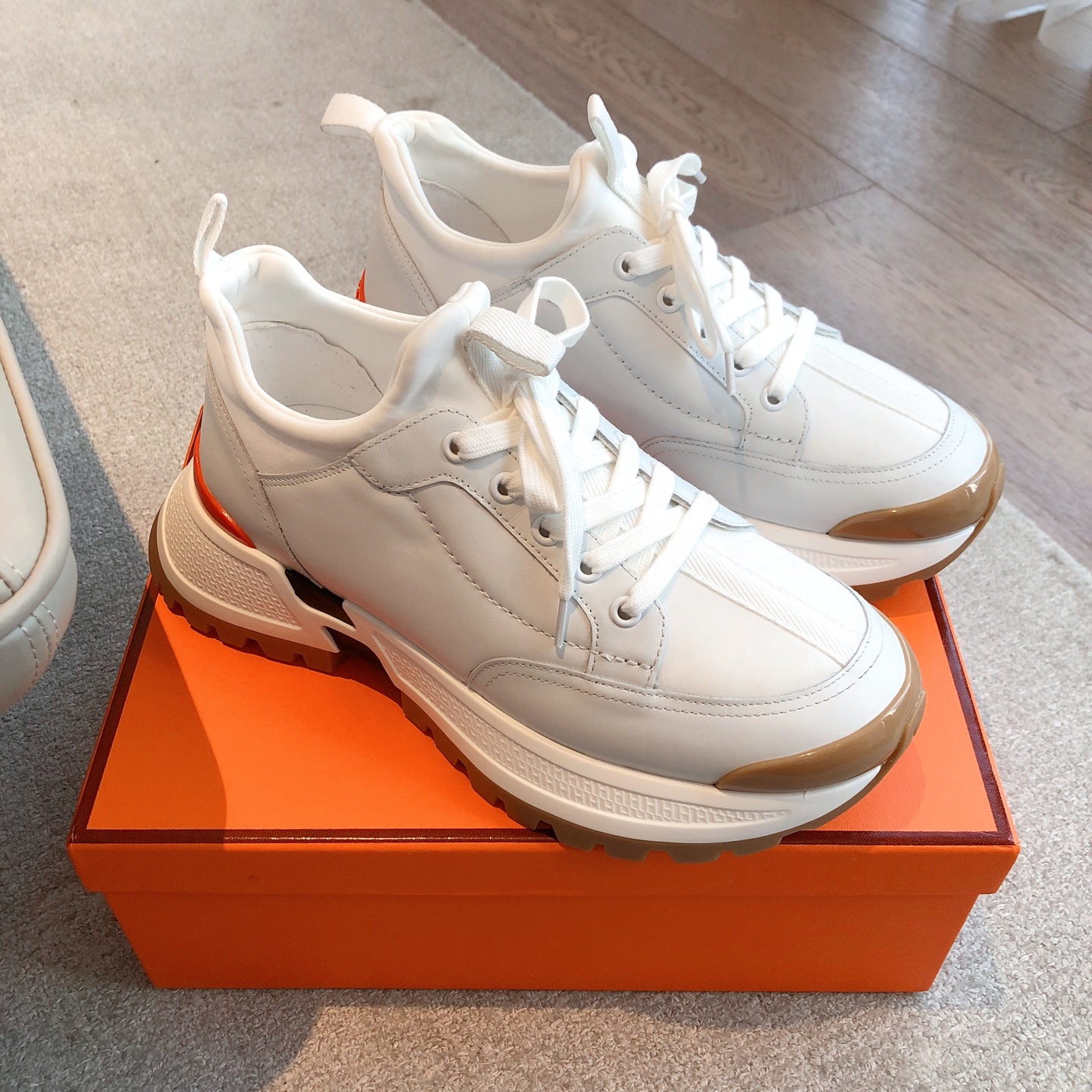 NO:165096,herme…s 25 sports shoes new Hjia 2025giga sports shoes new height 5cm, a perfect artifact Original mold open sole, perfect shoe last, very stylish, very lightweight, full foot feeling size38-46, casual shoes/sports shoes, hermes, sneakers19860909herme…s 25运动鞋新品 H家2025giga运动鞋新品 增高5cm ,妥妥神器一枚 原版开模大底,完美鞋楦,很有型 很轻便,脚感满分 size38-46,休闲鞋/运动鞋,hermes,sneakers,Women's Shoes