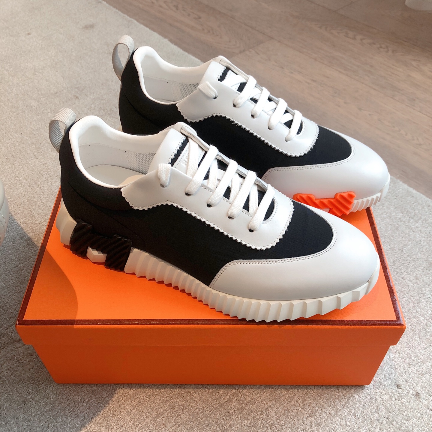 NO:258329,herme…s ss25new arrival~ Hot couples style for counters, the first choice for H home delivery!  It is a classic Hermes model and it will be released in many colors every season. It is definitely one of the most worth buying gifts. I have met a male and female goddess! Don’t miss it!  !  He is super light and comfortable. He is not tired after walking for a long time and is not expensive. There is also a small circle for assisting shoes behind. Top quality 35-44, can be customized 45 46. Men's model 20, casual shoes/sports shoes, hermes, hermes, sneakers19860909herme…s ss25new arrival～ 专柜大热情侣款,H家配货首选鞋履！ 是爱马仕经典款 每一季都会出很多颜色 绝对是最值得买的配货之一 有遇到的男神女神!真的不要错过！！ 他超轻、超舒适 走久不累、价格不贵 后面还有个辅助穿鞋的小圈 顶级精品 35-44,可定做45 46 男款20,休闲鞋/运动鞋,hermes,hermes,sneakers,Women's Shoes