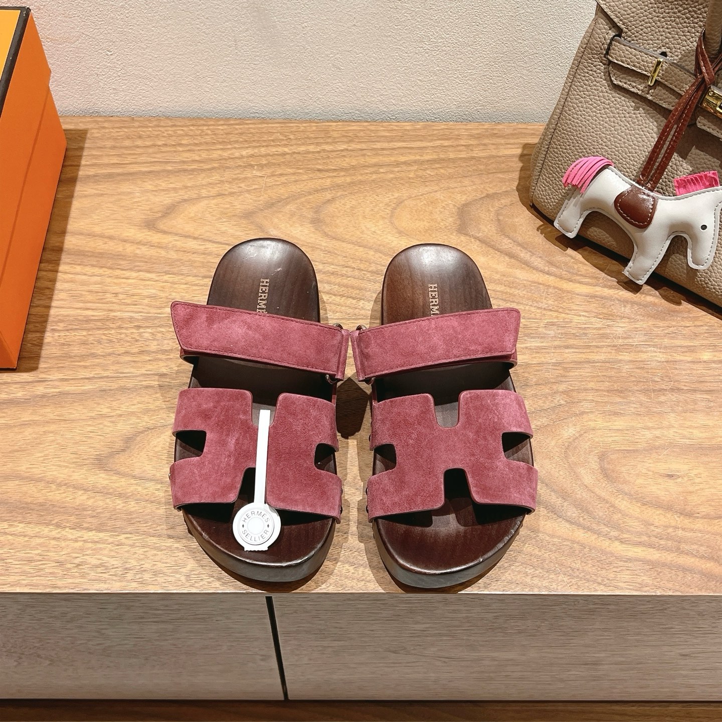 NO:165065,10 men's [Real Wood Sole] Hermes second uncle wooden sole slippers, original development   British retro design, classic and attractive!  The ultimate 1:1 shape, imported high-end fabrics show exquisite texture!  Customized A-grade real wood bottom with luxurious packaging with mold opening!  - Unparalleled quality, 35-44 can be customized 45.46, slippers, hermes, slippers19860909批男10【真木底】Hermes二舅木底拖鞋,原版开发 英伦复古设计,经典耐看！极致1:1形体,进口高端面料呈现出精致质感！ 开模定制A级真木底,奢华包装！ -无二品质,35-44可定45.46,拖鞋,hermes,slippers,Women's Shoes