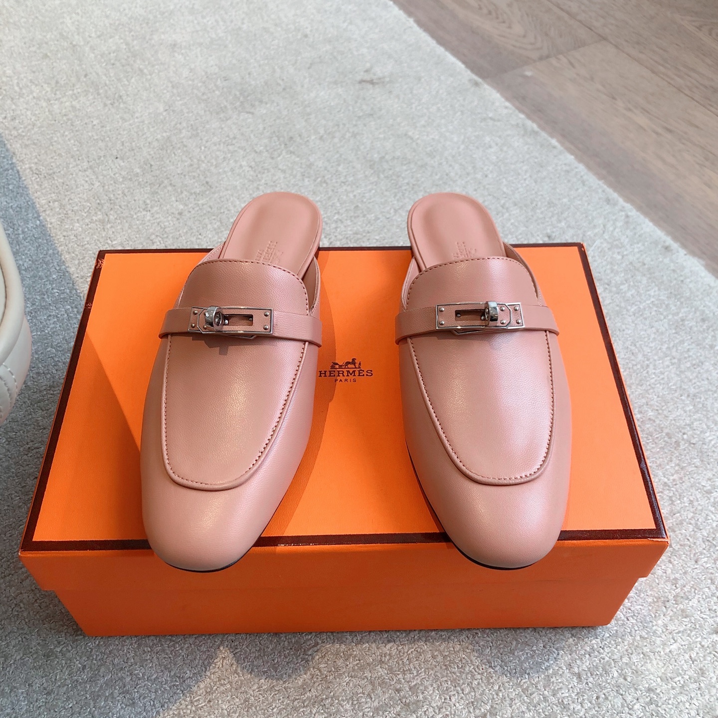 Hermes Eclair Leather Mules - Stylish, Comfortable, and Height-Boosting 3 i1741942547200 3883 0 1
