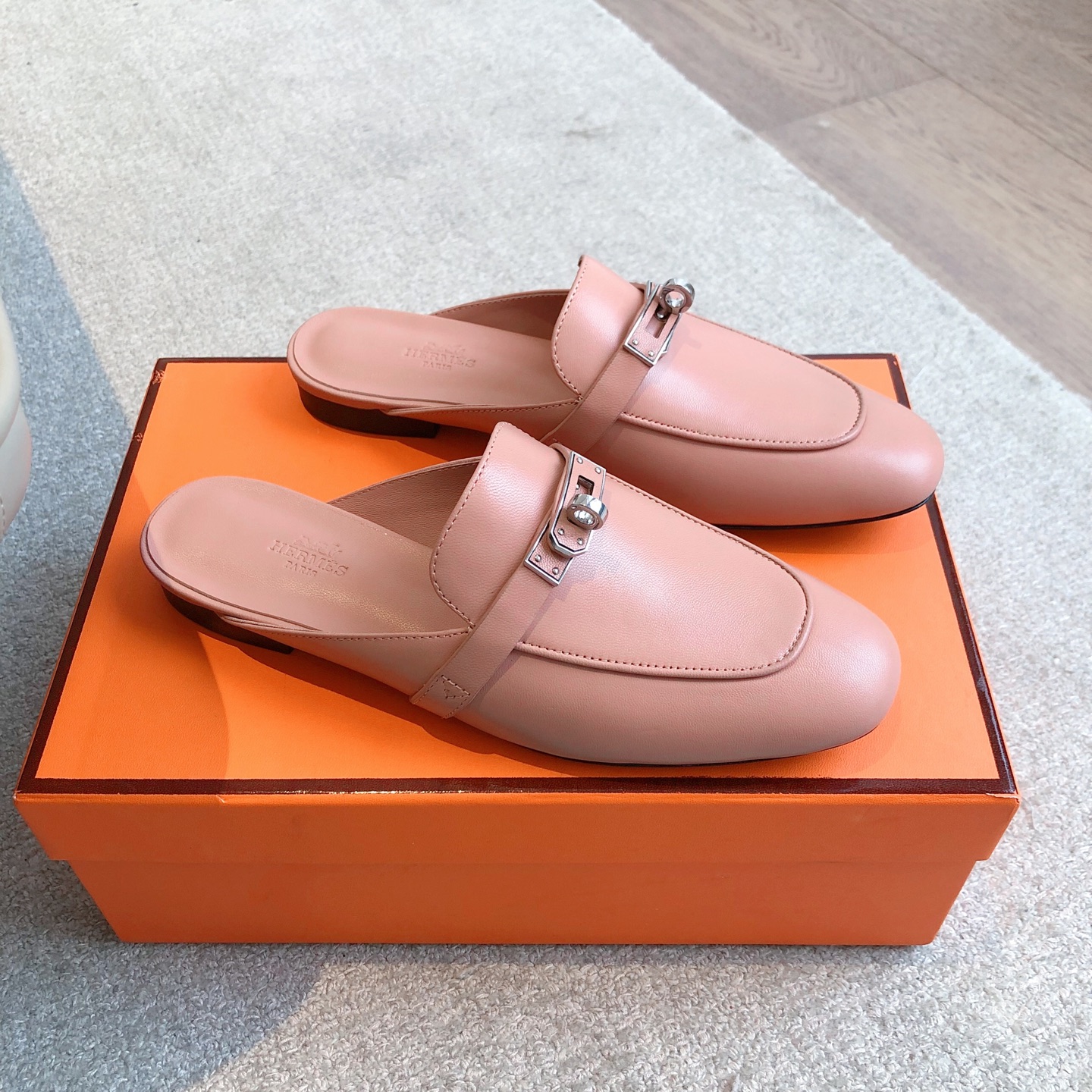 Hermes Eclair Leather Mules - Stylish, Comfortable, and Height-Boosting 1 Hermes Eclair Leather Mules - Stylish, Comfortable, and Height-Boosting