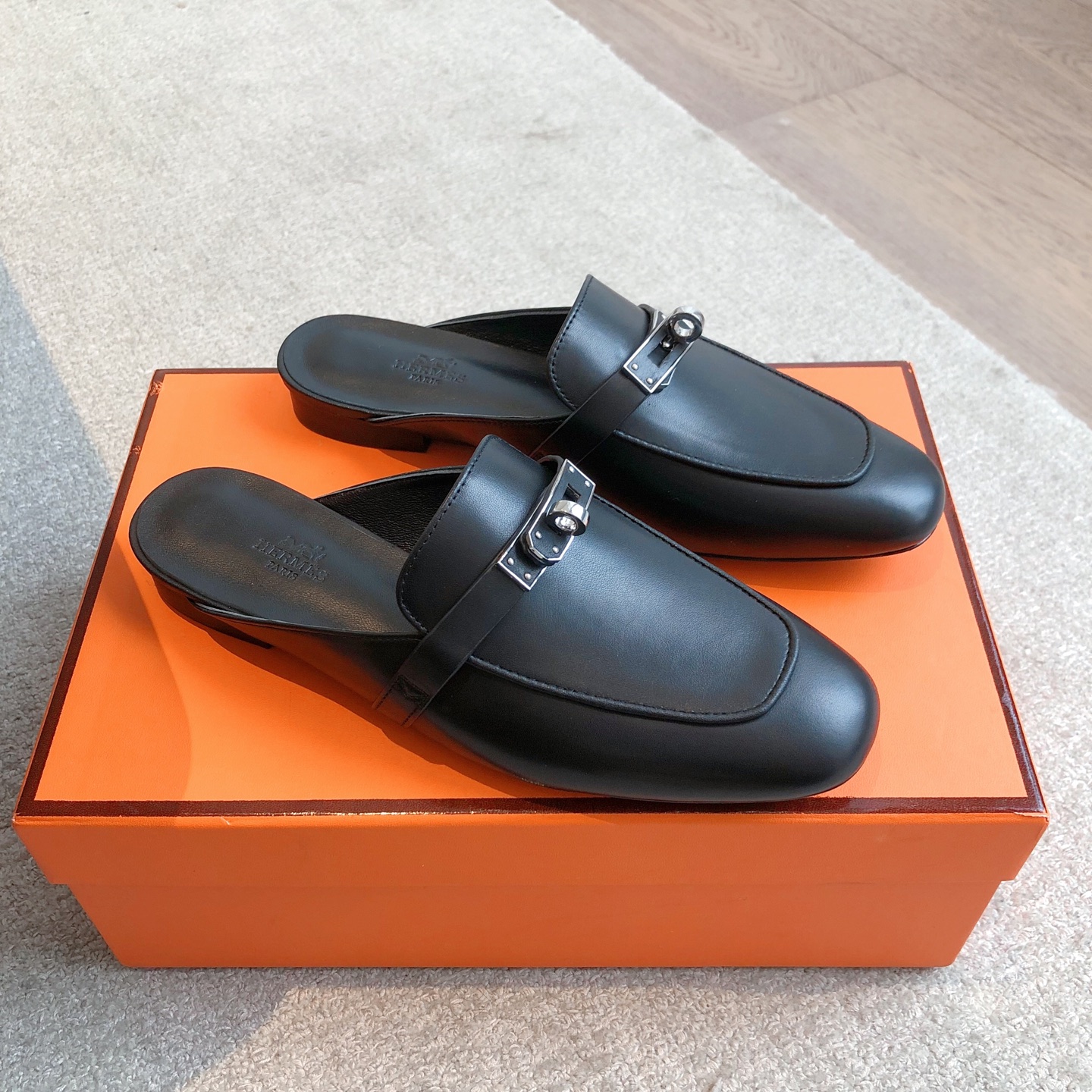 Hermès Eclair 2025 New Color Leather Mules - Stylish and Comfortable 1 Hermès Eclair 2025 New Color Leather Mules - Stylish and Comfortable