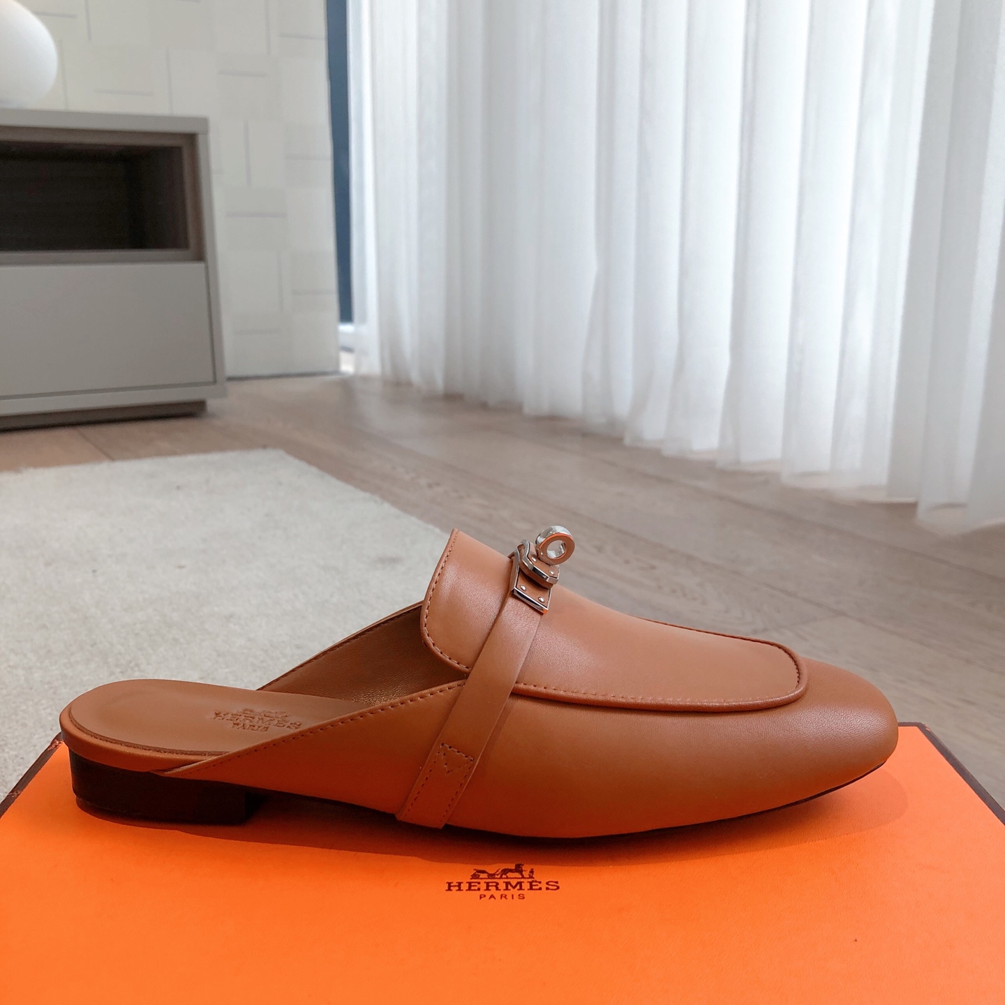 Hermès Éclair Leather Mules - Stylish and Comfortable Spring/Summer Footwear 8 i1741942602214 5014 0 6