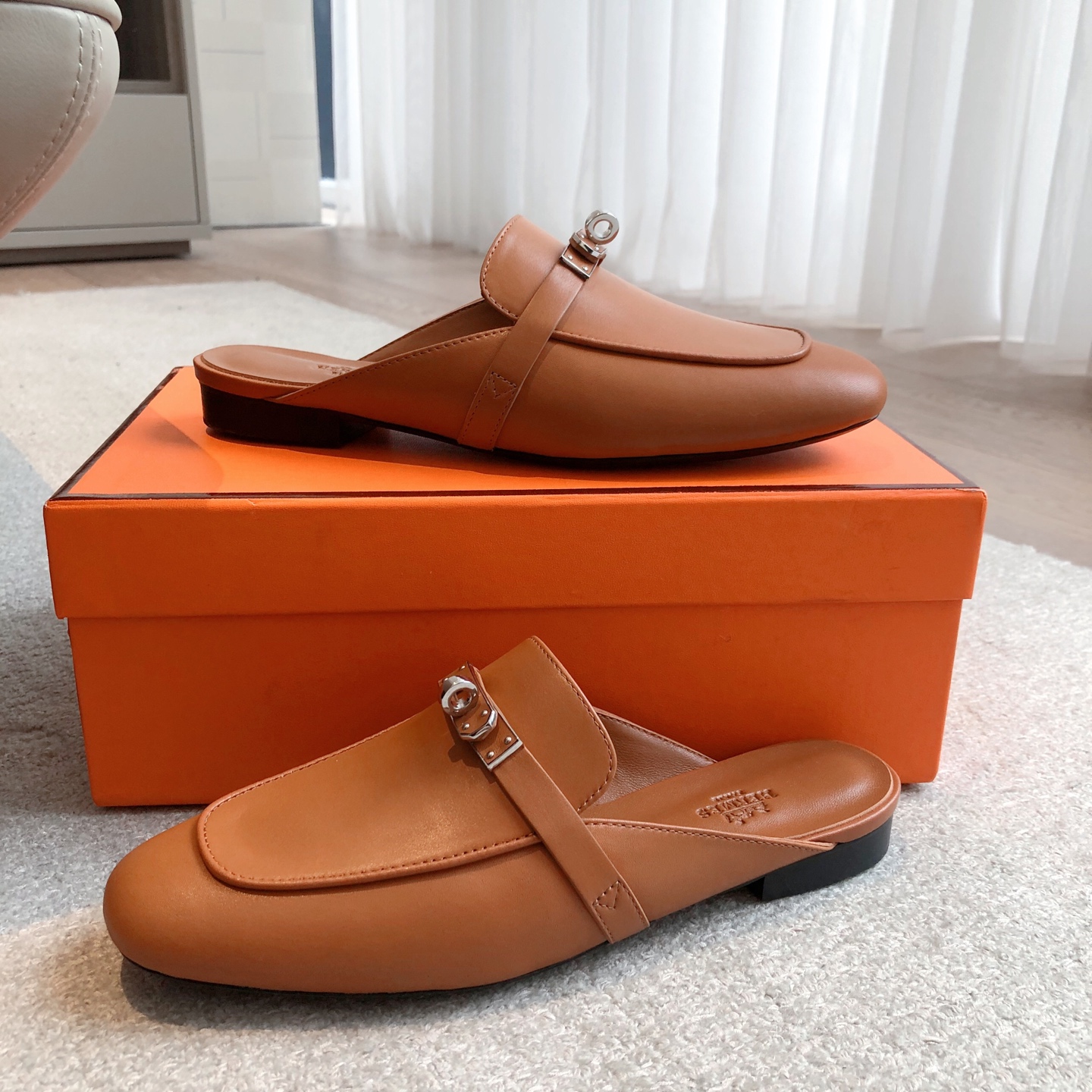 Hermès Éclair Leather Mules - Stylish and Comfortable Spring/Summer Footwear 9 i1741942603944 5827 0 7
