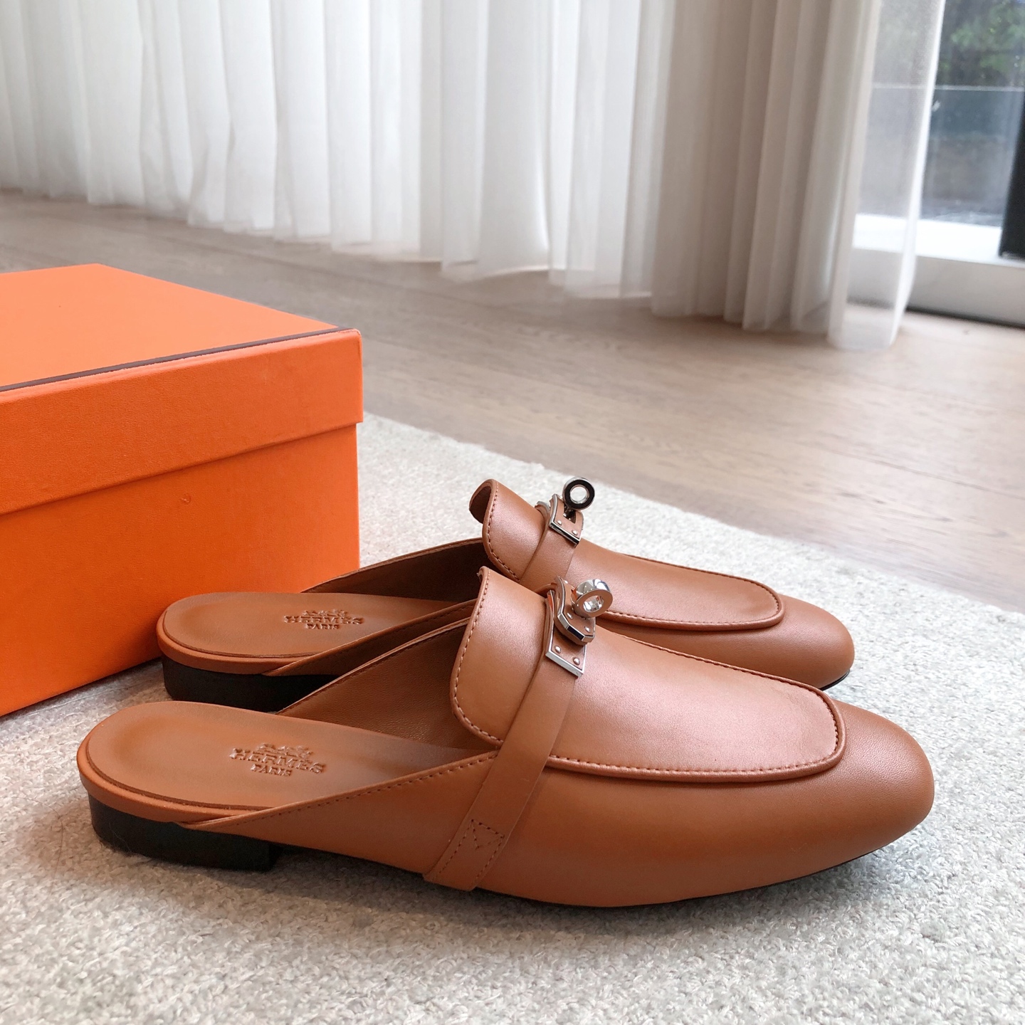 Hermès Éclair Leather Mules - Stylish and Comfortable Spring/Summer Footwear 4 i1741942603971 7875 0 2