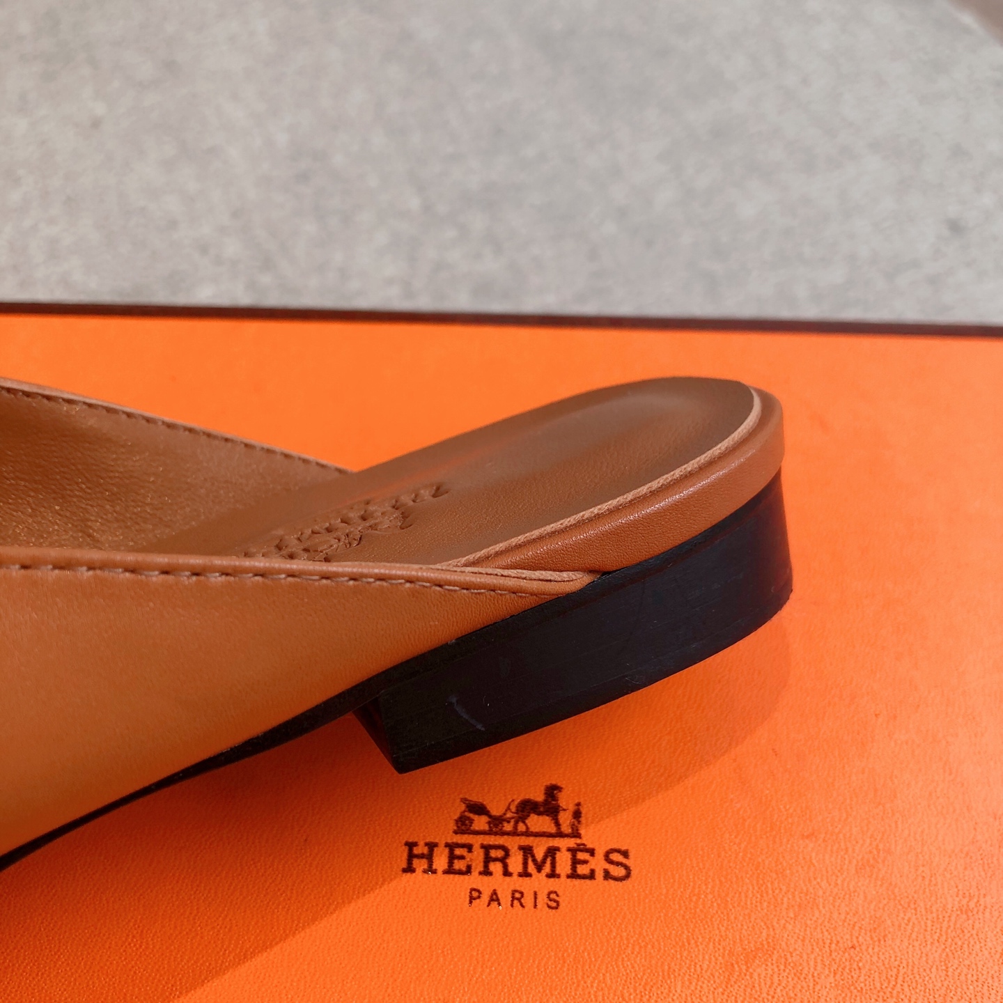 Hermès Éclair Leather Mules - Stylish and Comfortable Spring/Summer Footwear 6 i1741942603990 7751 0 4