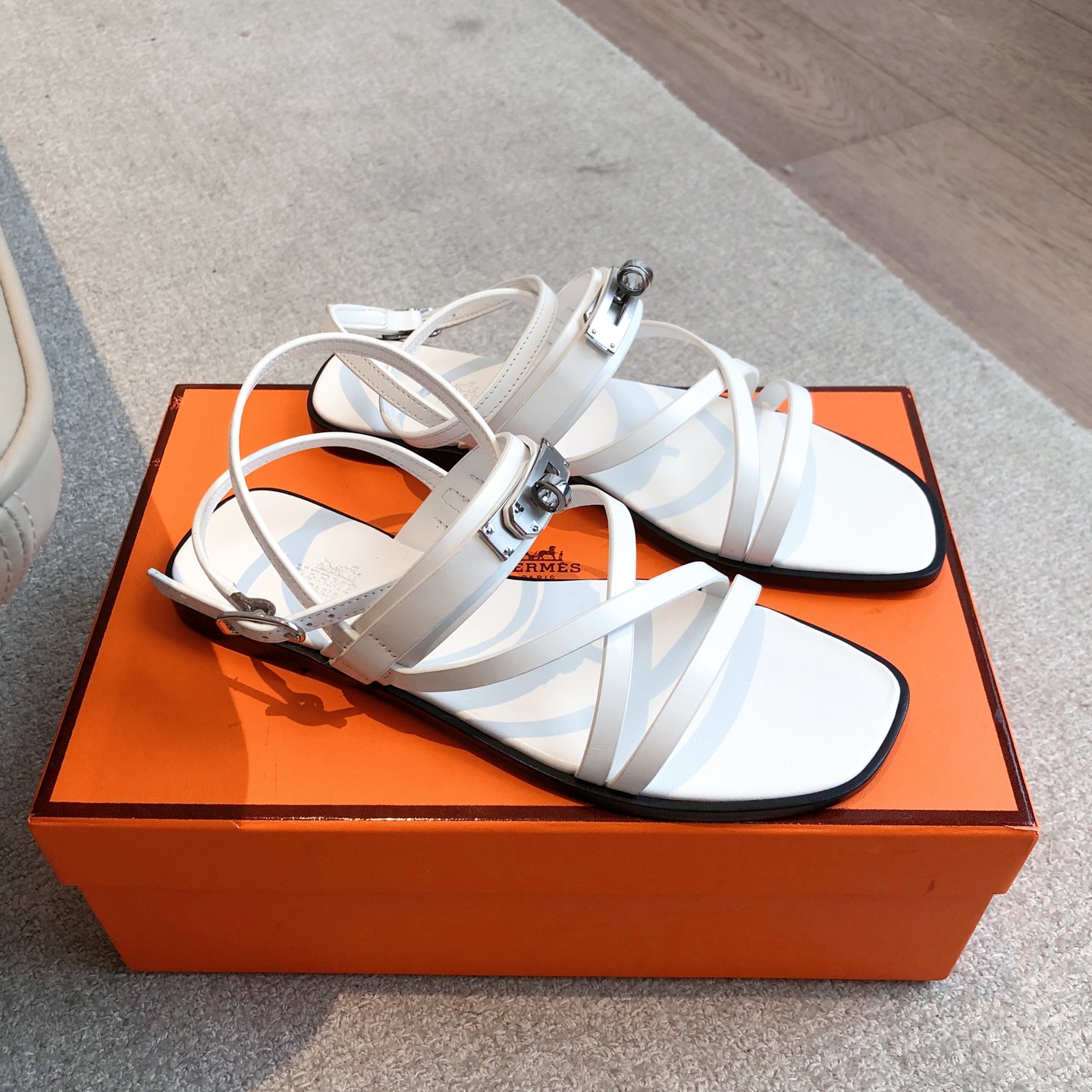 Hermes Eclair Sandals 2025 New Color, Stylish, Comfortable, and Breathable 1 Hermes Eclair Sandals 2025 New Color, Stylish, Comfortable, and Breathable