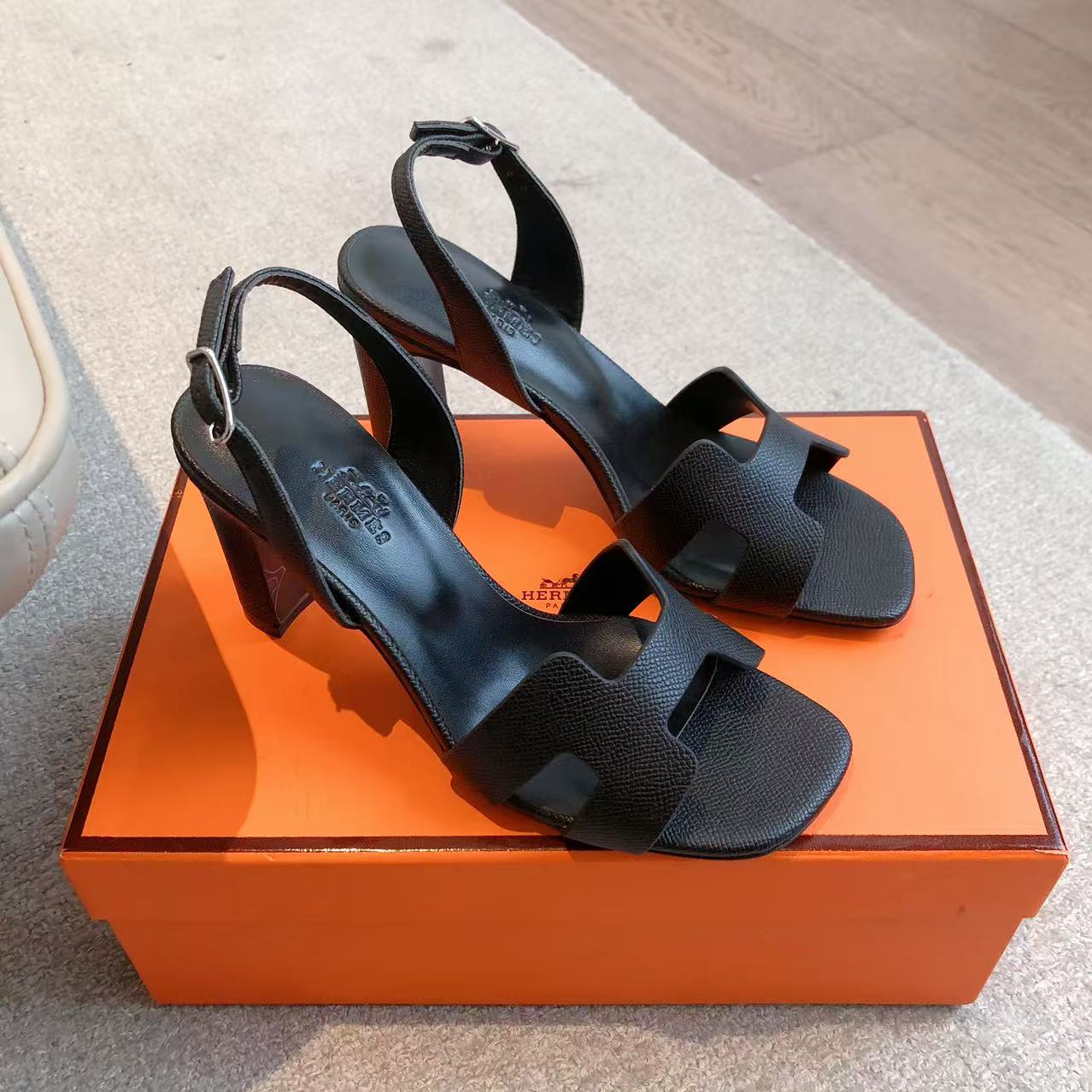 NO:227707,Hermes... a Eclair 2025 new color   hot series. The style is super positive, with a certain thickness that increases the height and makes your legs look longer!  Body breathable, comfortable calfskin, a single item that combines color combinations with both appearance and comfort!  Channel supply code size 35-39 can be set 40.41, sandals, christian louboutin, hermes, sandals, cowhide19860909Hermes... a Eclair 2025新色 爆款系列 版型超正,有一定厚度增高显腿长！透体透气 舒适的小牛皮 春夏拼色兼具颜值舒适度的单品！ 渠道货源 码数 size 35-39可定40.41,凉鞋,christian louboutin,hermes,sandals,cowhide,Women's Shoes