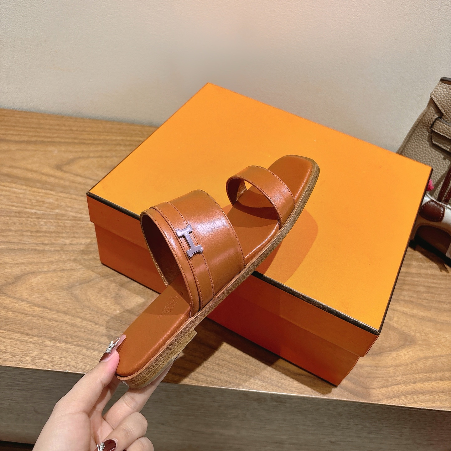 Hermes Oran Sandal: Leather Flat Slides with Signature H Cutout, Comfortable & Stylish 2 i1744460911942 2641 0 0
