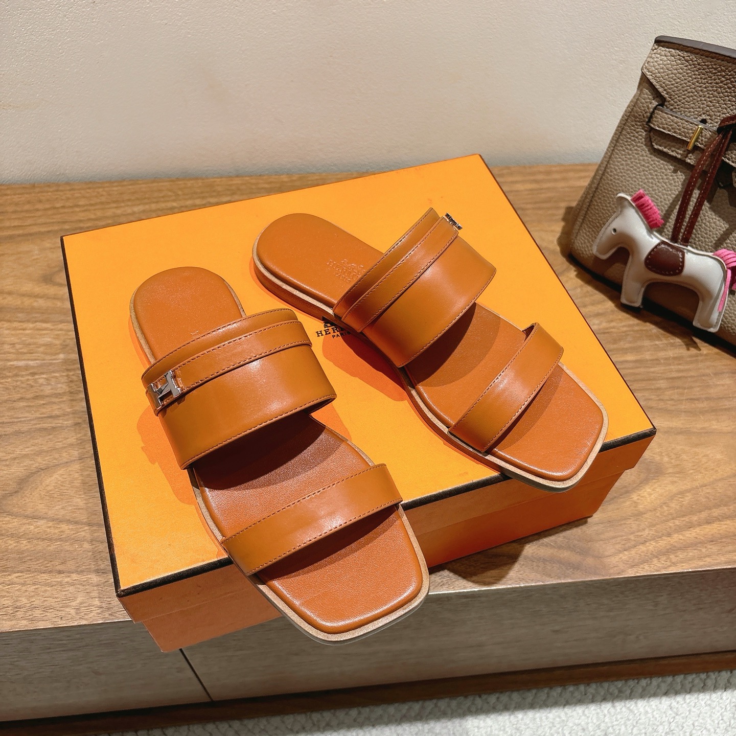 Hermes Oran Sandal: Leather Flat Slides with Signature H Cutout, Comfortable & Stylish 6 i1744461016483 1466 0 3