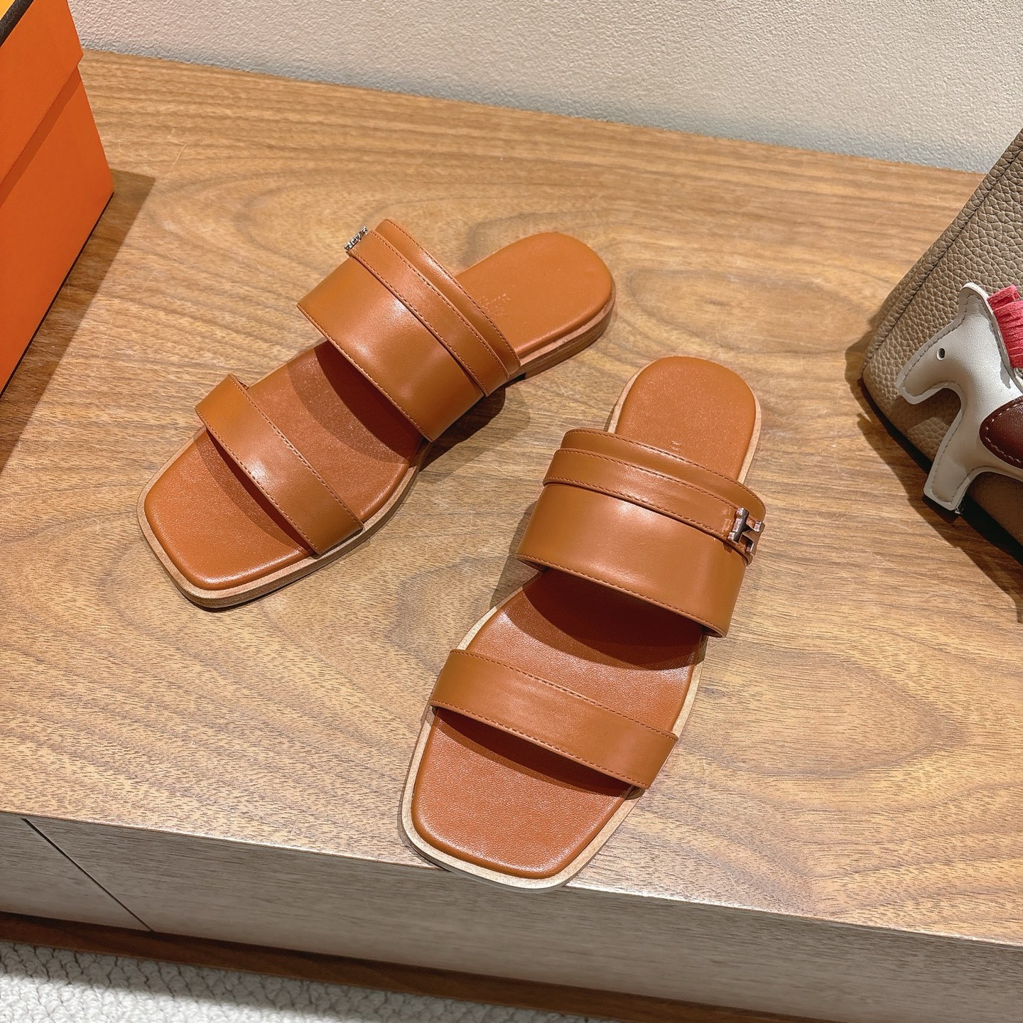Hermes Oran Sandal: Leather Flat Slides with Signature H Cutout, Comfortable & Stylish 4 i1744461016505 582 0 1