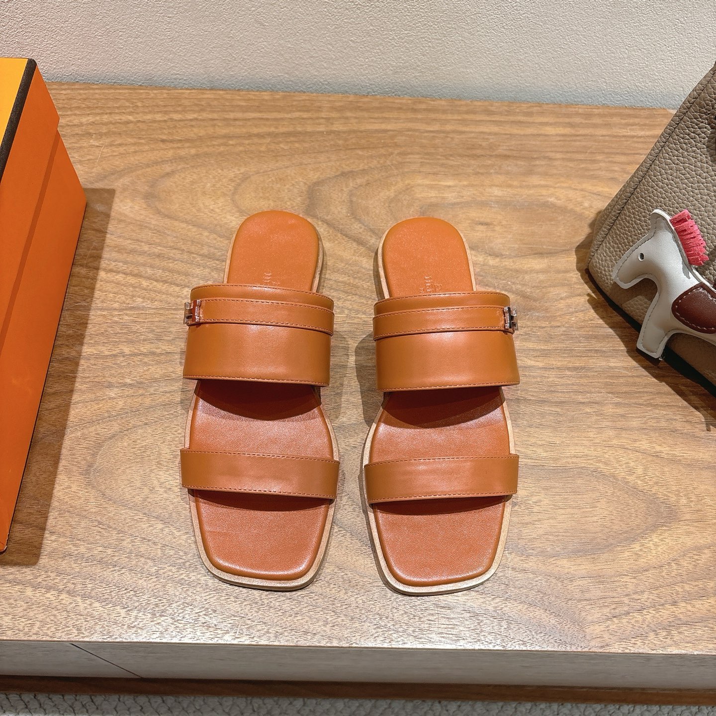 Hermes Oran Sandal: Leather Flat Slides with Signature H Cutout, Comfortable & Stylish 3 i1744461016523 1371 0 0