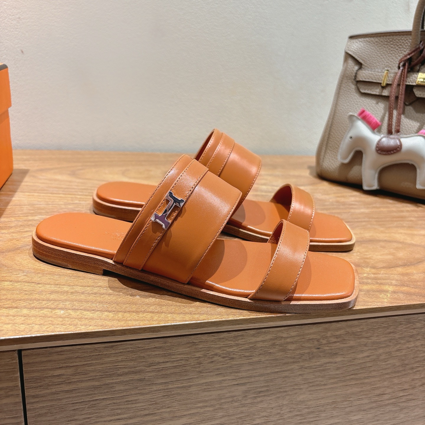 Hermes Oran Sandal: Leather Flat Slides with Signature H Cutout, Comfortable & Stylish 5 i1744461017472 335 0 2