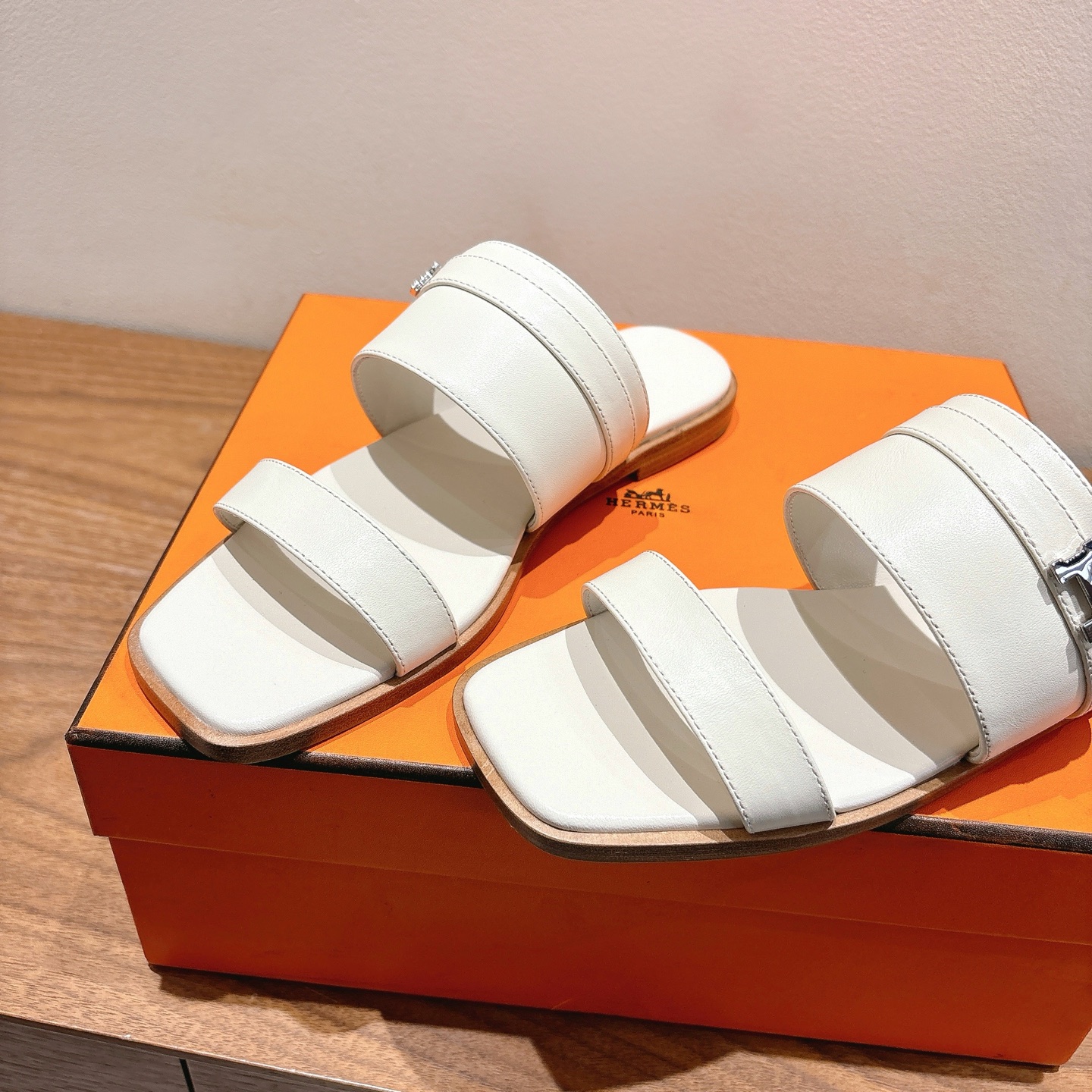 Hermes Oran Sandal: Flat Leather Slides with Iconic 'H' Cutout Design 8 i1744461045691 1181 0 6