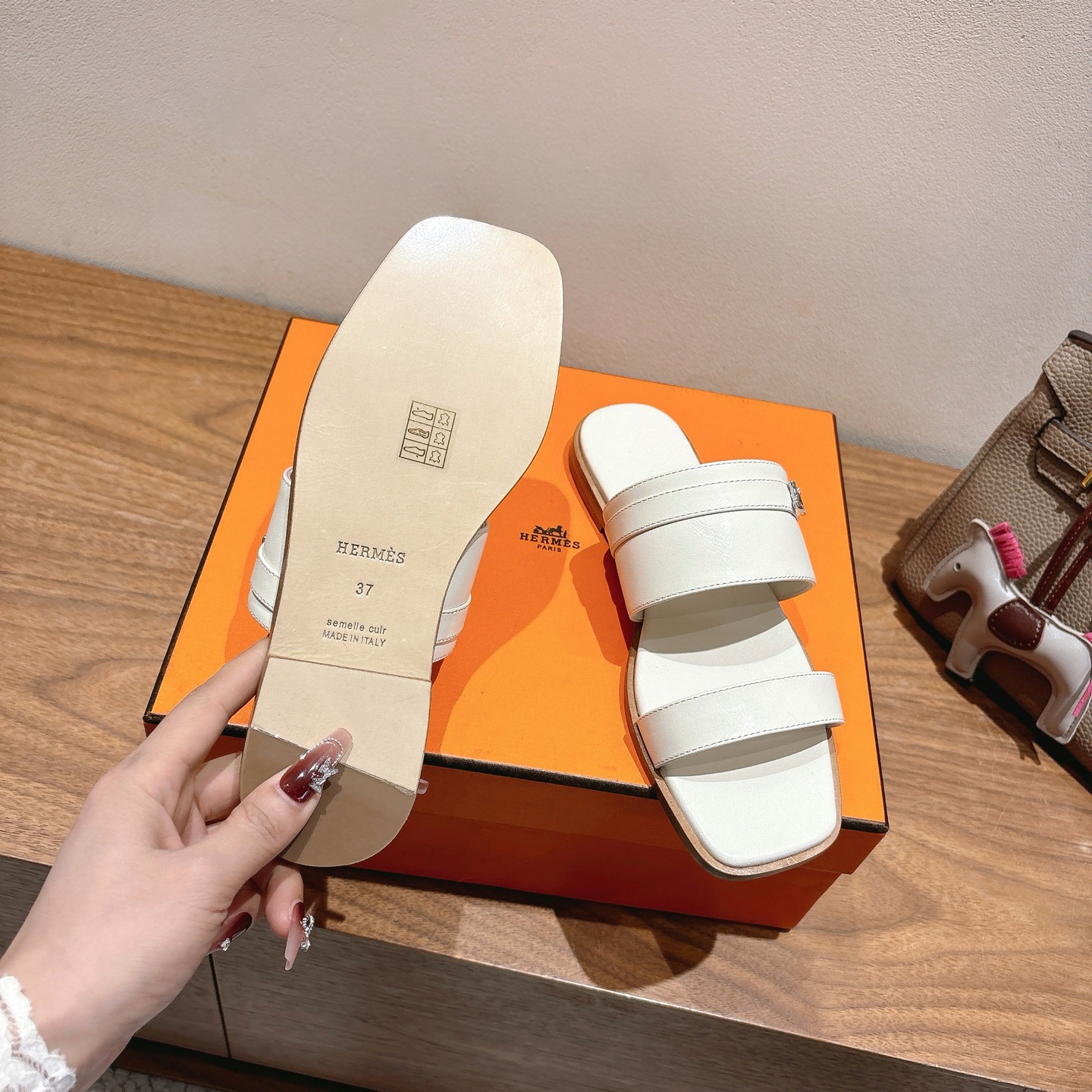 Hermes Oran Sandal: Flat Leather Slides with Iconic 'H' Cutout Design 10 i1744461046348 8817 0 8
