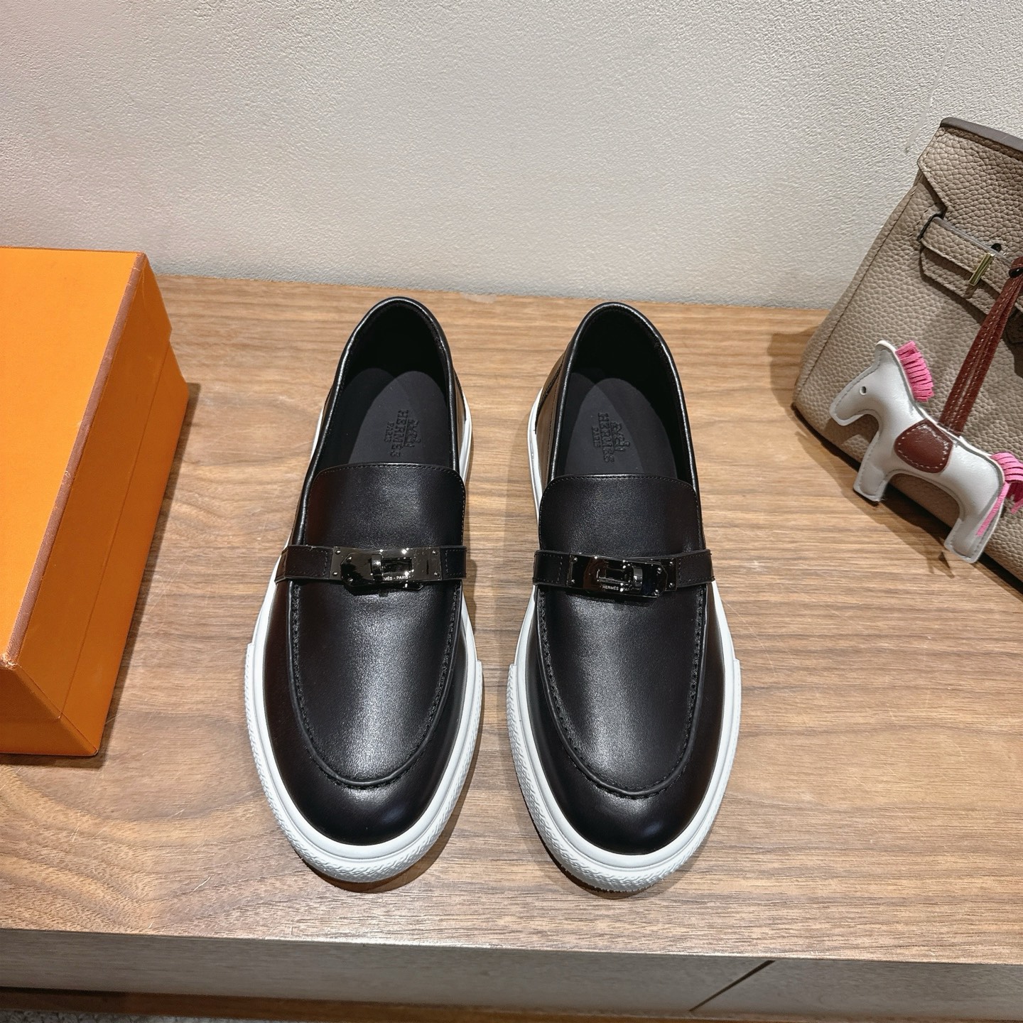 Hermès SS25 Nieuwe Collectie Leren Loafers - Comfortabel & Stijlvol