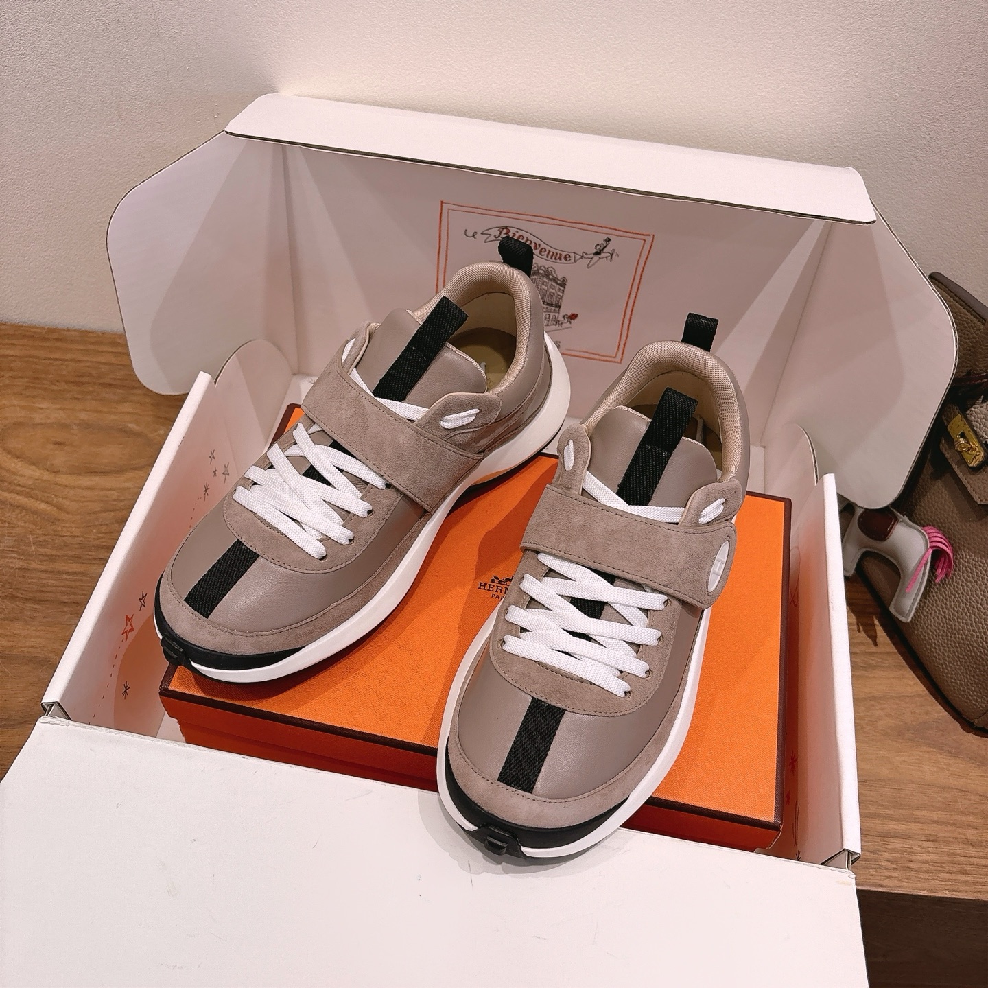 NO:346747,Real-priced H-home 25ss autumn and winter new daddy shoes with last boots + British retro design, classic and beautiful!  The original inverted mold last is the ultimate 1:1 shape, and imported high-end fabrics show a delicate texture!  Customized A-level high-definition private mold bottom with luxurious packaging!  - Unparalleled quality, 35-44 can be determined by 45.46, boots19860909实价H家25ss秋冬新款老爹鞋经楦靴型+英伦复古设计,经典耐看！原版倒模楦型,极致1:1形体,进口高端面料呈现出精致质感！ 开模定制A级高密私模大底,奢华包装！ -无二品质,35-44可定45.46,,boots,Men's shoes