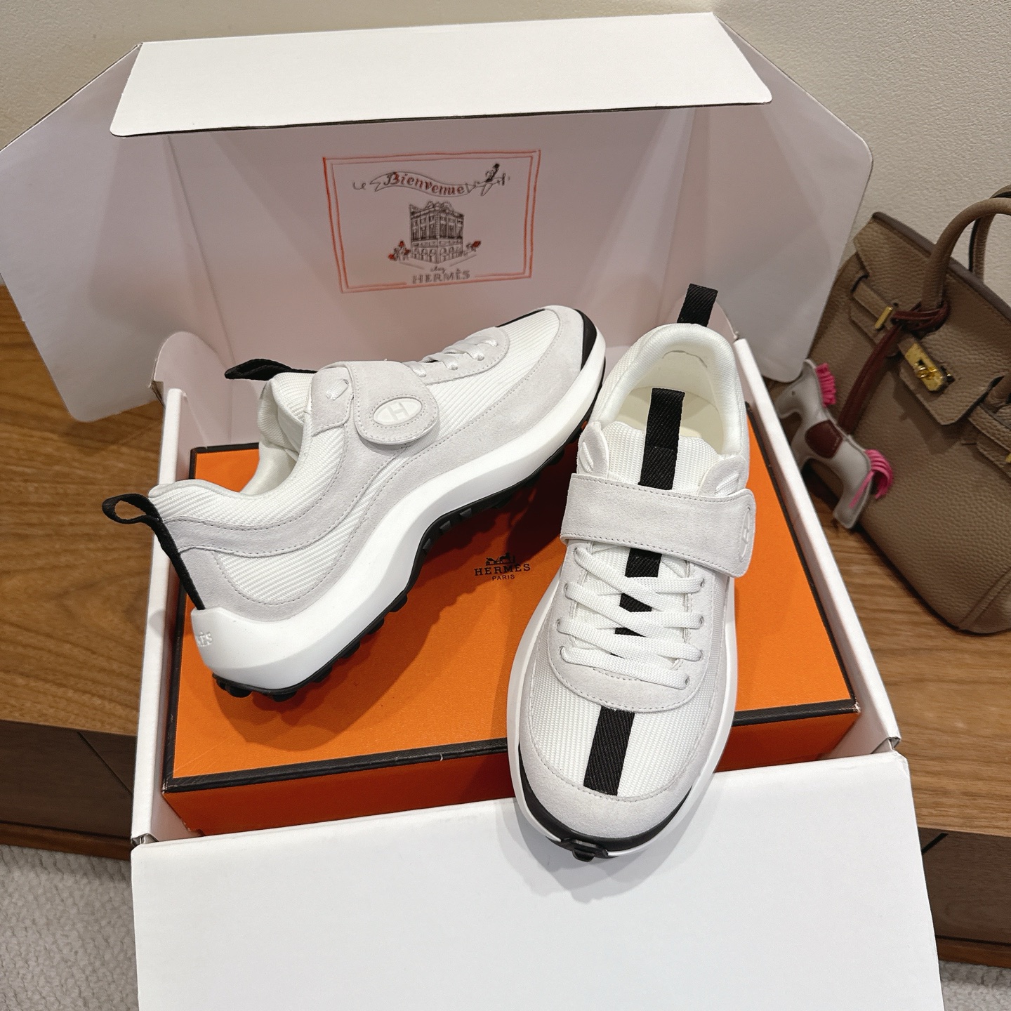Hermès Retro Design Sneakers Couple Style Fashionable Shoes