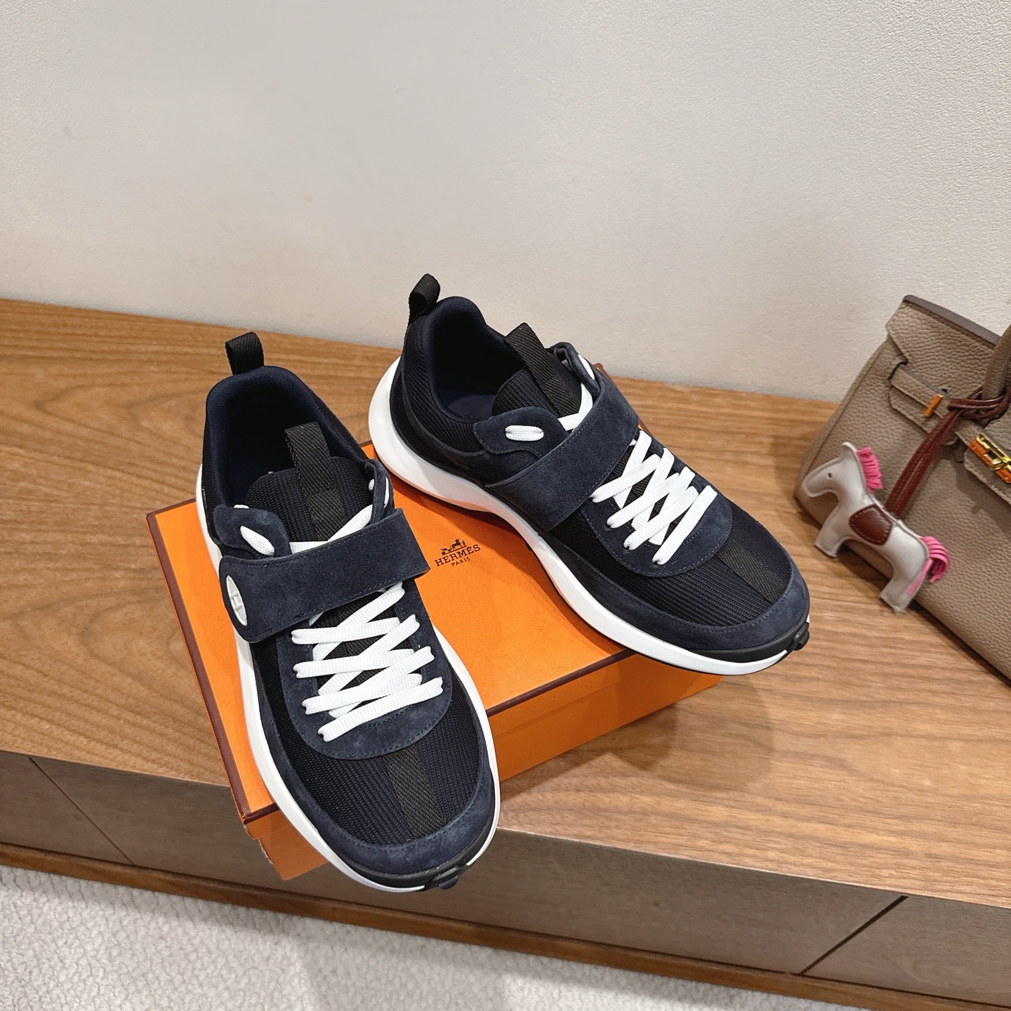 Retro Designer Sneakers for Men Women Couple Sports Shoes Walking Shoes 4 i1754237632232 1986 0 2