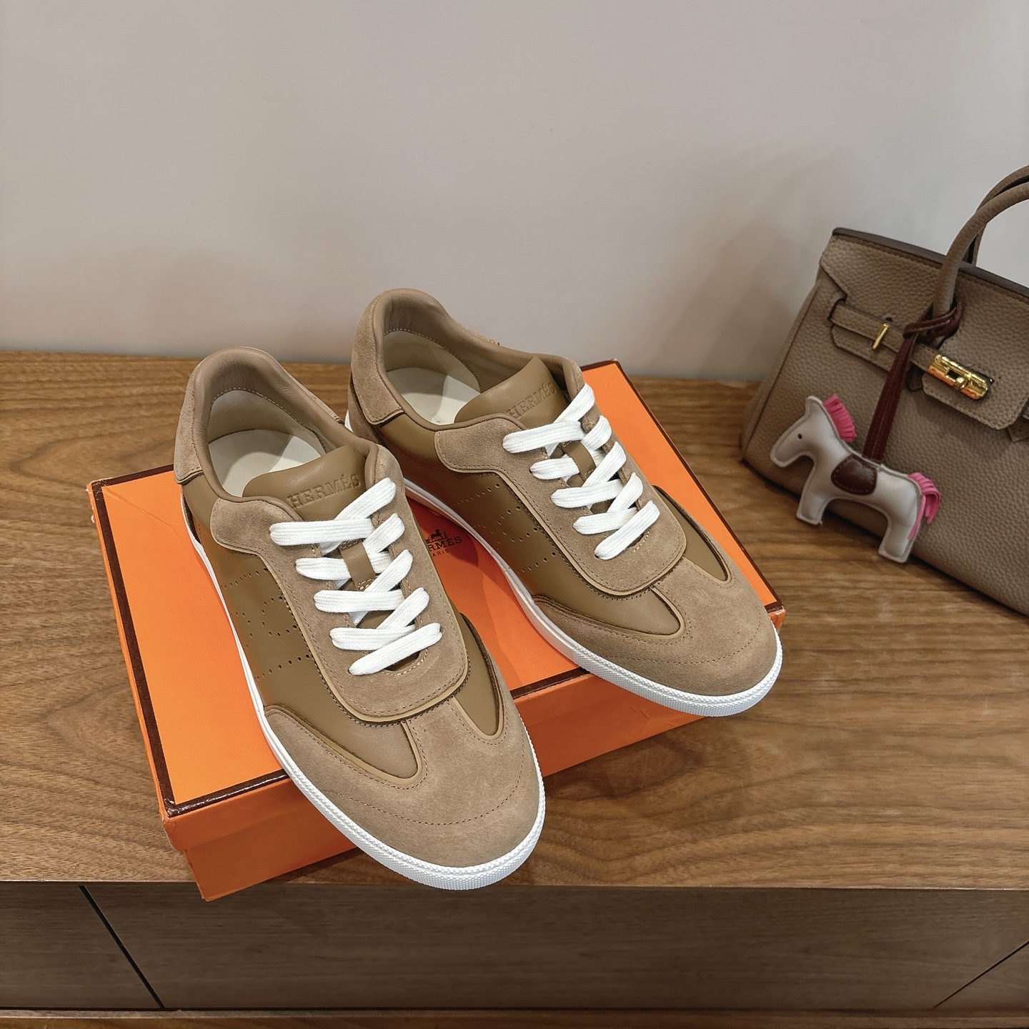 エルメス エクレア 新作スタイリッシュシューズ