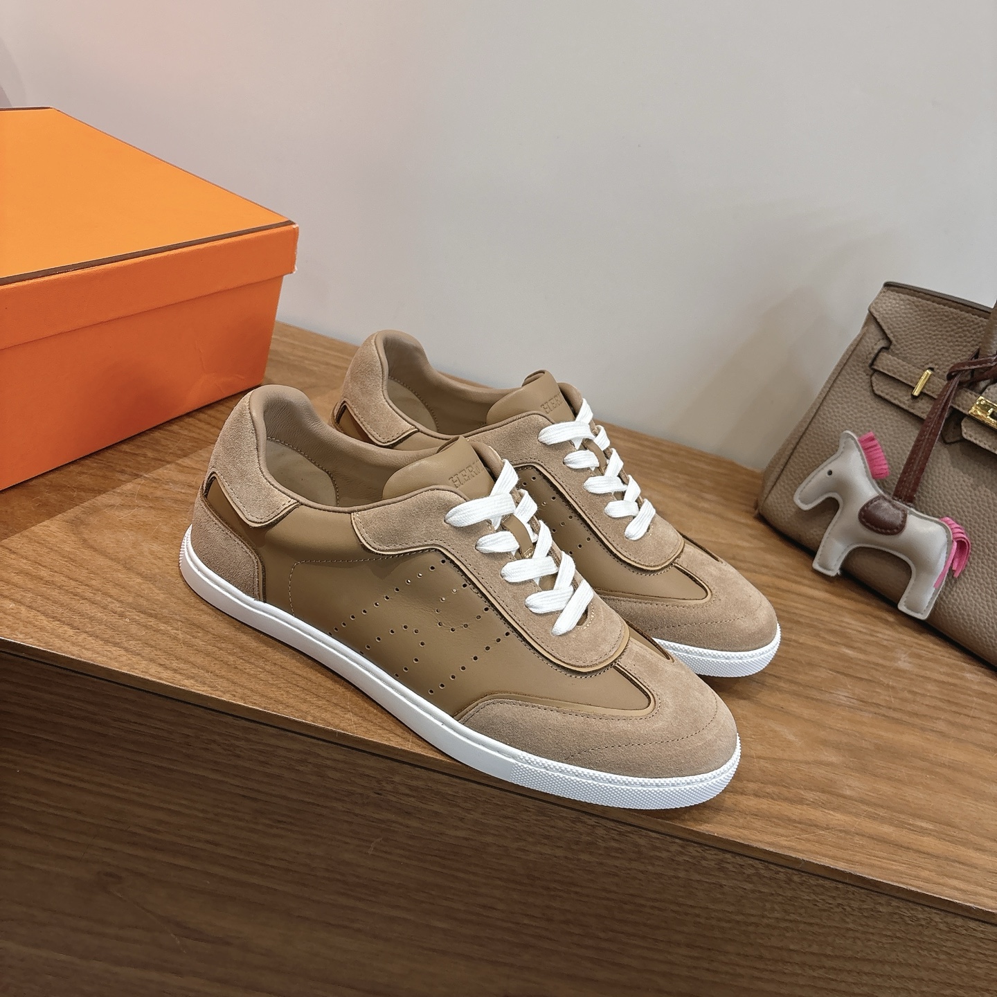 エルメス エクレア 新作スタイリッシュシューズ