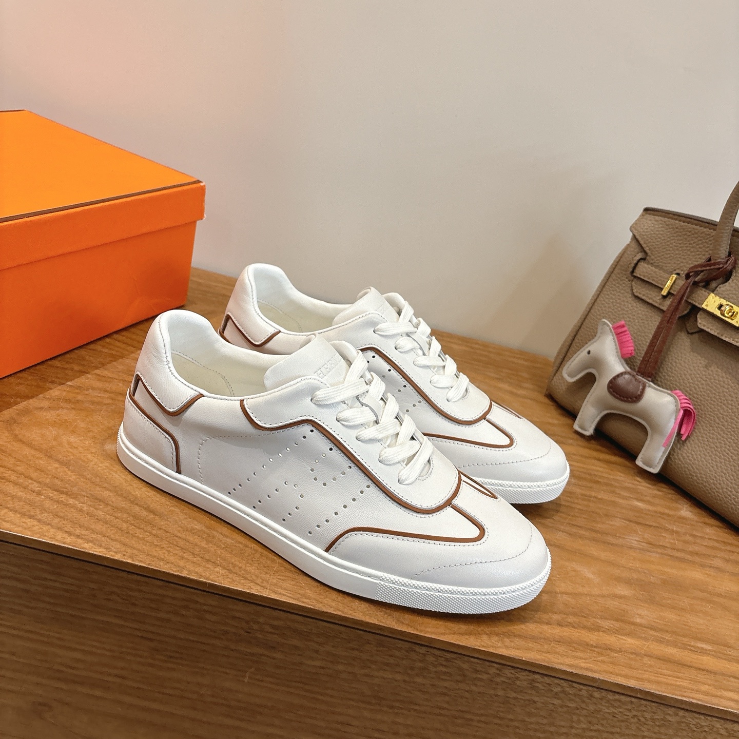 Hermes Eclair 新作爆款！快適な小牛皮スニーカー