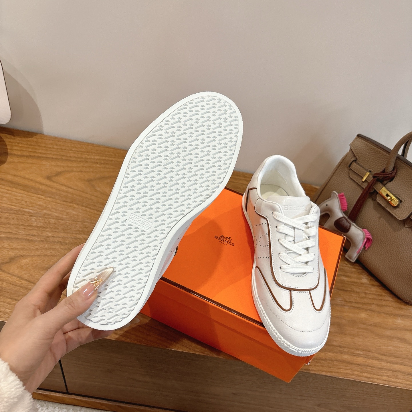 Hermes Eclair 新作爆款！快適な小牛皮スニーカー