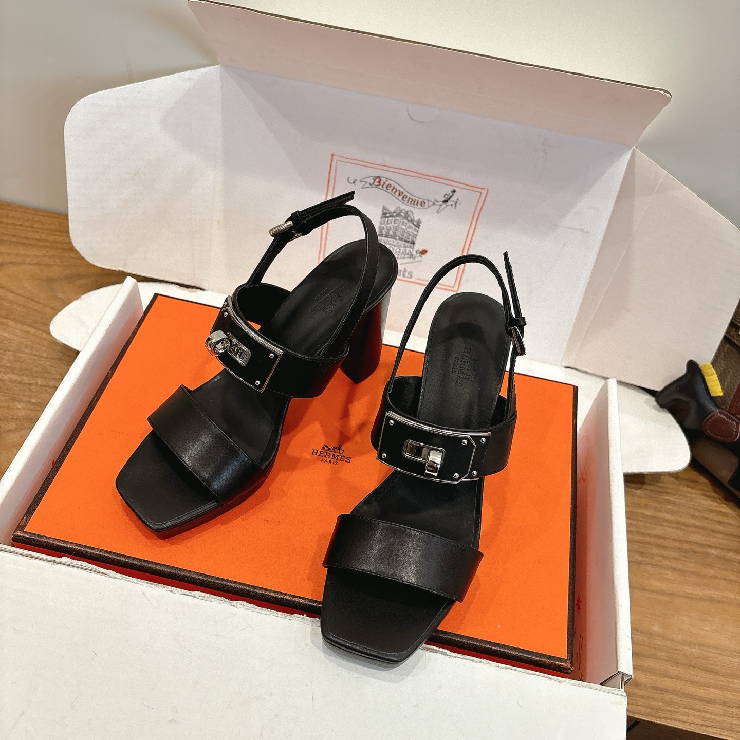 NO:707504,Hermes... high-heeled sandals 2025 new products + popular series, genuine leather outsole, exclusive molded hardware buckle, imported cowhide, color matching in spring and summer, a single product with good looks and comfort!  Channel supply: women's size 35-39, can be customized to 40 41 42, sandals, hermes, sandals, cowhide, Leather soles19860909Hermes... 高跟凉鞋 2025新品+爆款系列 真皮大底,独家开模五金扣,进口牛皮 春夏拼色兼具颜值舒适度的单品！ 渠道货源 女码35-39 可订做40 41 42,凉鞋,hermes,sandals,cowhide,Leather soles,Women's Shoes