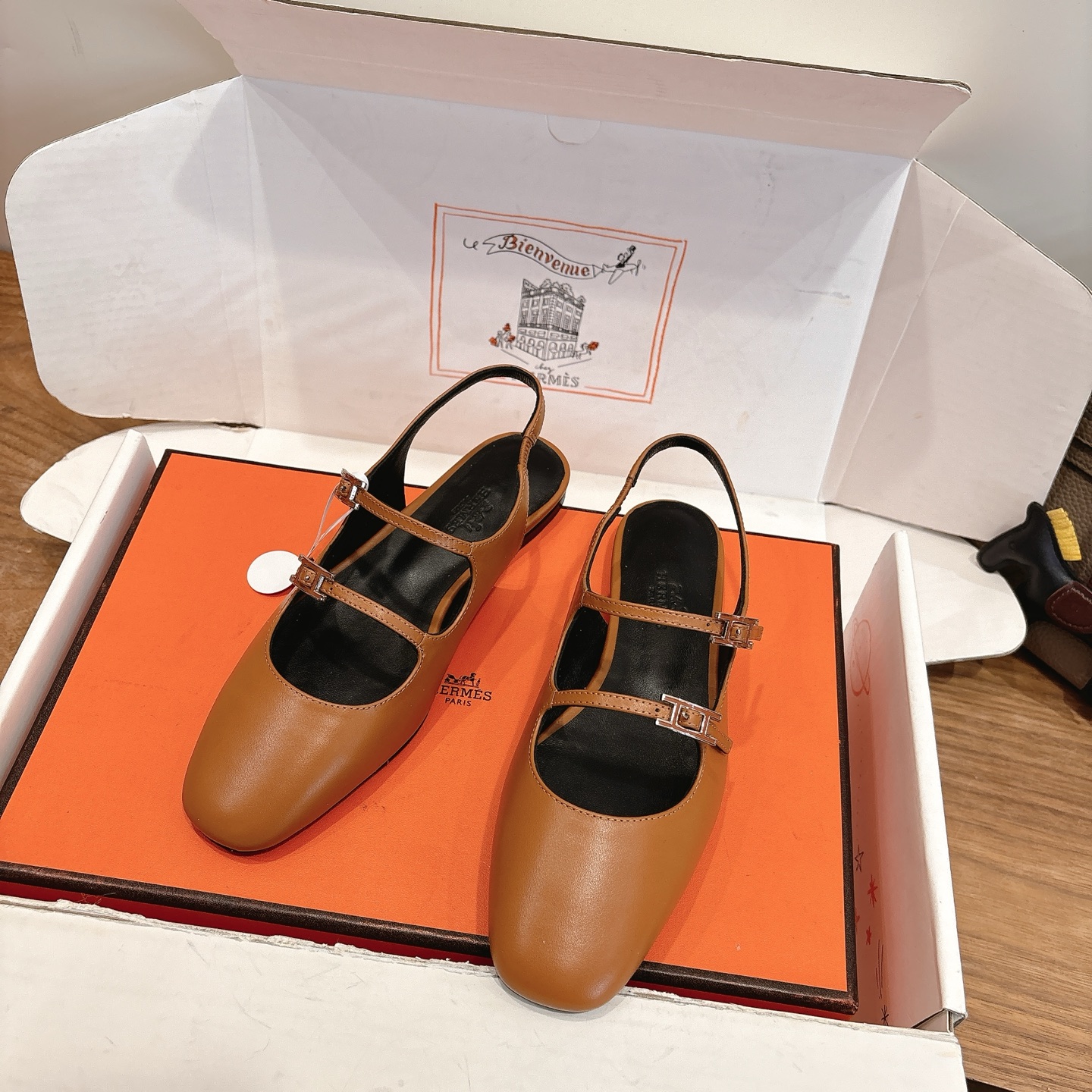 NO:707509,Hermes... Flat sandals 2025 new products + popular series, genuine leather outsole, exclusive molded hardware buckle, imported cowhide, color matching in spring and summer, a single product with good looks and comfort!  Channel supply: women's size 35-39, can be customized to 40 41, sandals, hermes, sandals, cowhide, Leather soles19860909Hermes... 平底凉鞋 2025新品+爆款系列 真皮大底,独家开模五金扣,进口牛皮 春夏拼色兼具颜值舒适度的单品！ 渠道货源 女码35-39 可订做40 41,凉鞋,hermes,sandals,cowhide,Leather soles,Women's Shoes