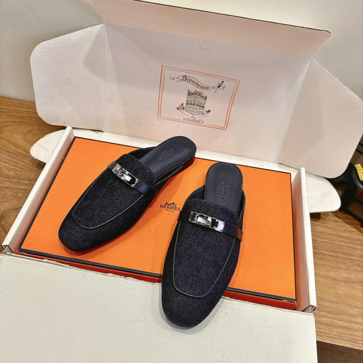 NO:760780,Hermes... a Eclair 2026 new color + hot-selling series, enamel hardware buckle, super correct version, with a certain thickness to increase the length of the legs!  Breathable, comfortable calfskin, spring and summer color matching, this item is both beautiful and comfortable!  Channel supply code size size 35-39 can be customized 40.41 42, semi-trailer, hermes, cowhide19860909Hermes... a Eclair 2026新色+爆款系列,珐琅五金扣 版型超正,有一定厚度增高显腿长！透体透气 舒适的小牛皮 春夏拼色兼具颜值舒适度的单品！ 渠道货源 码数 size 35-39可定40.41 42,半拖,hermes,cowhide,Women's Shoes