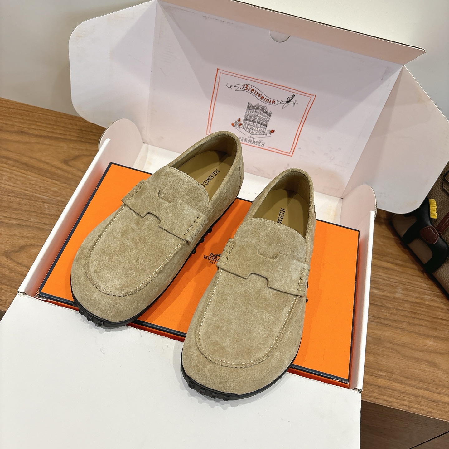 NO:707490,Hermes... a Eclair 2026 new popular series, originally developed, the shape is super positive, with a certain thickness and increased leg length!  Breathable, comfortable calfskin, spring and summer color matching, this item is both beautiful and comfortable!  Channel supply code size size 35-45 men's 20, loafers, hermes, loafers, cowhide19860909Hermes... a Eclair 2026新款爆款系列,原版开发 版型超正,有一定厚度增高显腿长！透体透气 舒适的小牛皮 春夏拼色兼具颜值舒适度的单品！ 渠道货源 码数 size 35-45 男款20,乐福鞋,hermes,loafers,cowhide,Women's Shoes
