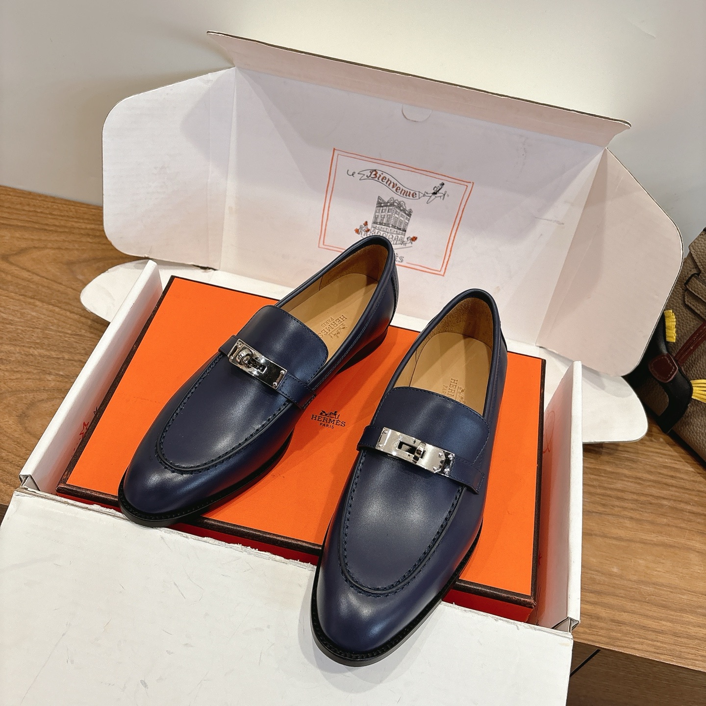 NO:707484,The latest 2026 HERME…S cowhide loafers, with inseam soles and iconic Paris shoe buckles. Create a fashionable and modern look. Classic shoe shape with imported cowhide upper. More fashionable than ordinary formal wear, easy to match, a fashion must-have!  Cowhide lining, leather sole imported from Italy, top men's models 39-46, (38 45 46 customized, non-refundable), loafers, hermes, loafers, cowhide198609092026最新HERME…S 牛皮乐福鞋,搭配内缝线鞋底和标志性Paris鞋扣. 打造时尚摩登造型. 经典鞋型 搭配进口牛皮鞋面. 比普通正装时髦好搭配,时尚必备品！ 内里牛皮、鞋底意大利进口皮底 顶级男款39-46、（38 45 46订制不退换）,乐福鞋,hermes,loafers,cowhide,Women's Shoes