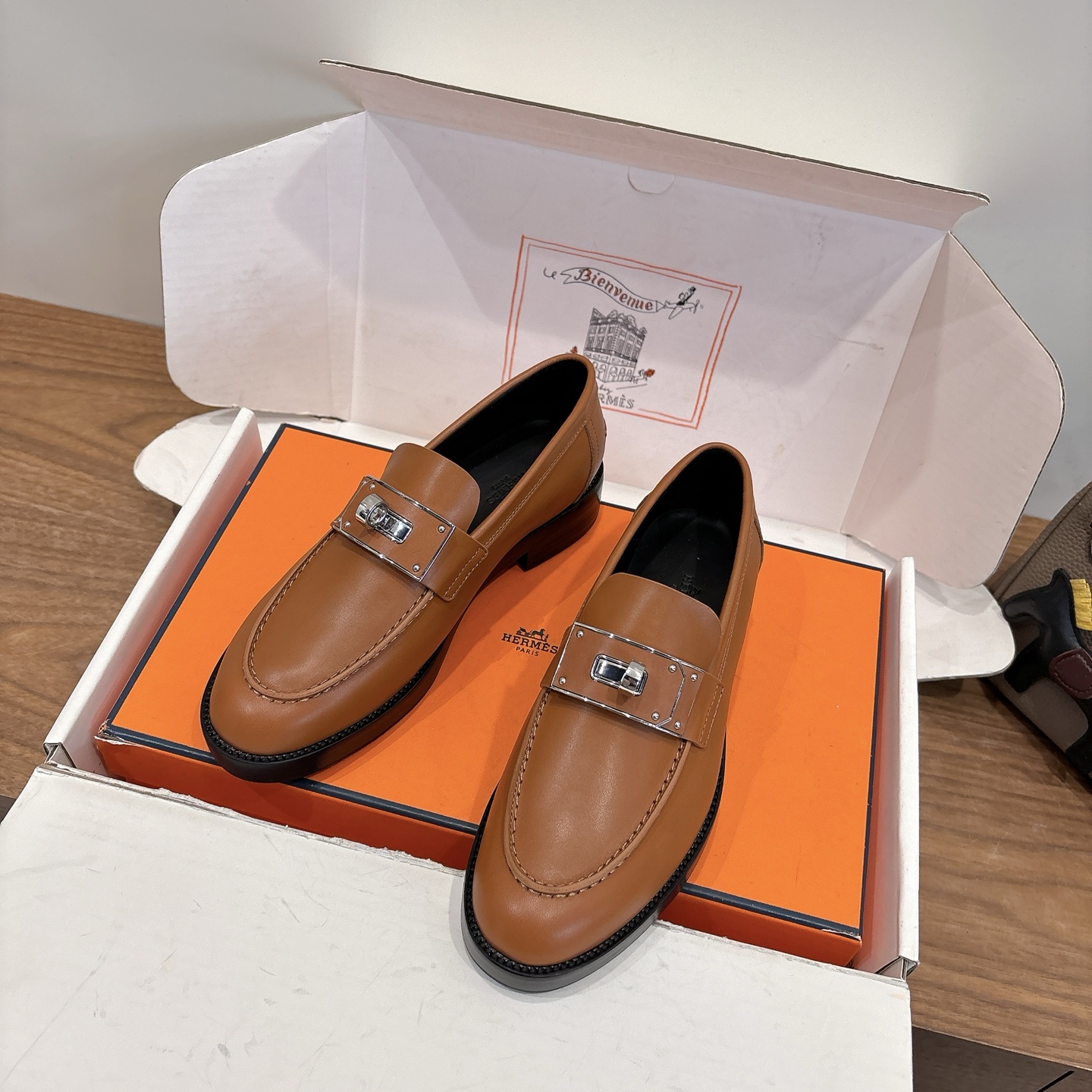 NO:724894,Hermes... a Eclair 2026 new Kelly+ popular series has a super positive shape, with a certain thickness and increased leg length!  Breathable, comfortable imported cowhide, spring and summer color matching, this item is both beautiful and comfortable!  Channel supply code size size 35-39 can be ordered 40.41.42, loafers, hermes, loafers, cowhide19860909Hermes... a Eclair 2026新款Kelly+爆款系列 版型超正,有一定厚度增高显腿长！透体透气 舒适的进口牛皮 春夏拼色兼具颜值舒适度的单品！ 渠道货源 码数 size 35-39可定40.41.42,乐福鞋,hermes,loafers,cowhide,Women's Shoes