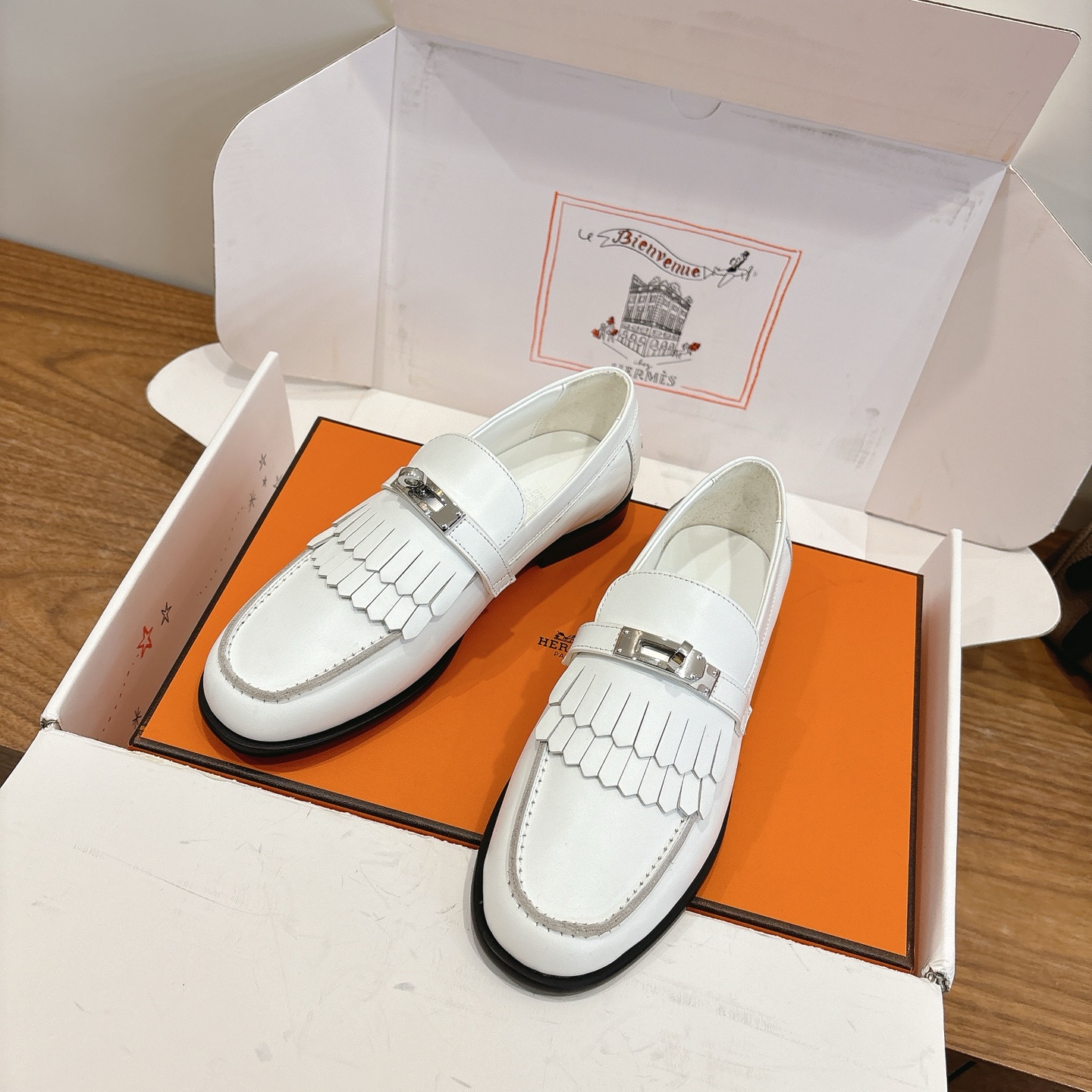 NO:724902,Hermes... Flat slippers 2026 new products + popular series, genuine leather outsole, exclusive molded hardware buckle, imported cowhide, color matching in spring and summer, a single product with good looks and comfort!  Channel supply: women's size 35-39, can be customized to 40 41 42, loafers, hermes, loafers, slippers, cowhide, Leather soles19860909Hermes... 平底拖鞋 2026新品+爆款系列 真皮大底,独家开模五金扣,进口牛皮 春夏拼色兼具颜值舒适度的单品！ 渠道货源 女码35-39 可订做40 41 42,乐福鞋,hermes,loafers,slippers,cowhide,Leather soles,Women's Shoes