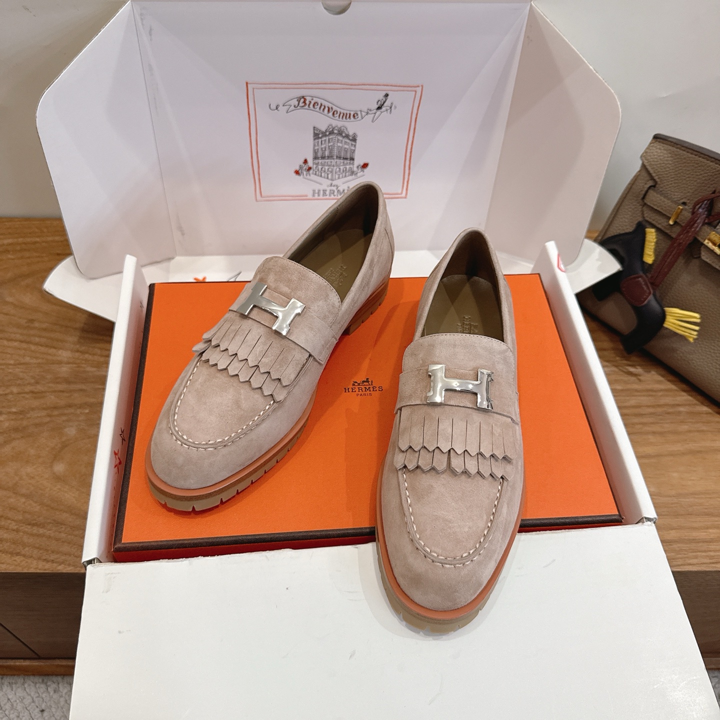 NO:788088,Hermes... a Eclair 2026 new Lok Fu + popular series has a super correct shape, translucent and breathable, comfortable imported cowhide, color matching in spring and summer, a single product with both good looks and comfort!  Channel supply code size size 35-39 can be ordered 40.41.42, loafers, hermes, loafers, cowhide19860909Hermes... a Eclair 2026新款乐福+爆款系列 版型超正,透体透气 舒适的进口牛皮 春夏拼色兼具颜值舒适度的单品！ 渠道货源 码数 size 35-39可定40.41.42,乐福鞋,hermes,loafers,cowhide,Women's Shoes