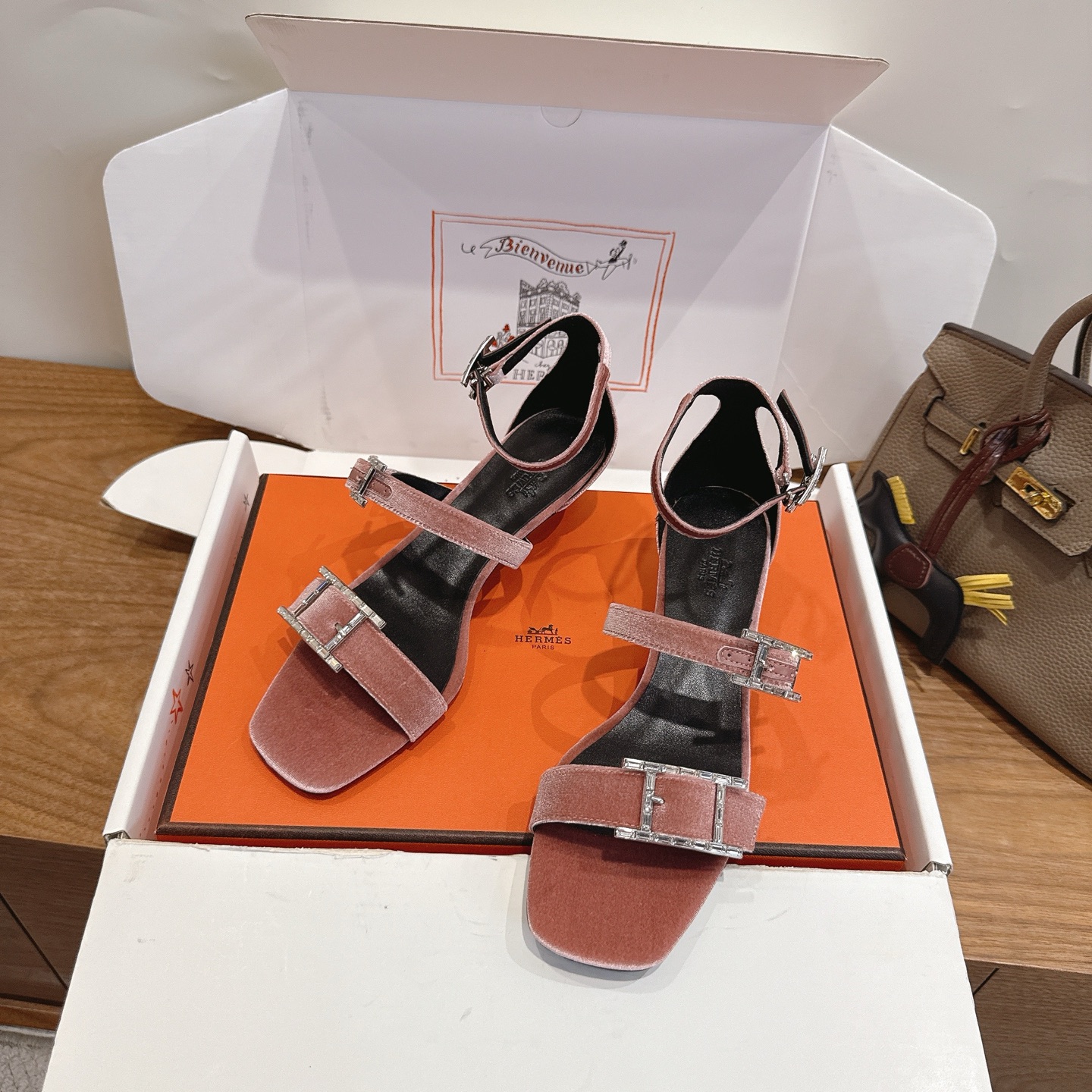 NO:781810,Hermes... a Eclair 2026 new popular series, originally developed, the shape is super positive, with a certain thickness and increased leg length!  Breathable, comfortable calfskin, spring and summer color matching, this item is both beautiful and comfortable!  Channel supply code size size 35-39 40 41 42 custom-made, high heels sandals, hermes, sandals, high heels, cowhide19860909Hermes... a Eclair 2026新款爆款系列,原版开发 版型超正,有一定厚度增高显腿长！透体透气 舒适的小牛皮 春夏拼色兼具颜值舒适度的单品！ 渠道货源 码数 size 35-39 40 41 42 订做,高跟鞋凉鞋,hermes,sandals,high heels,cowhide,Women's Shoes