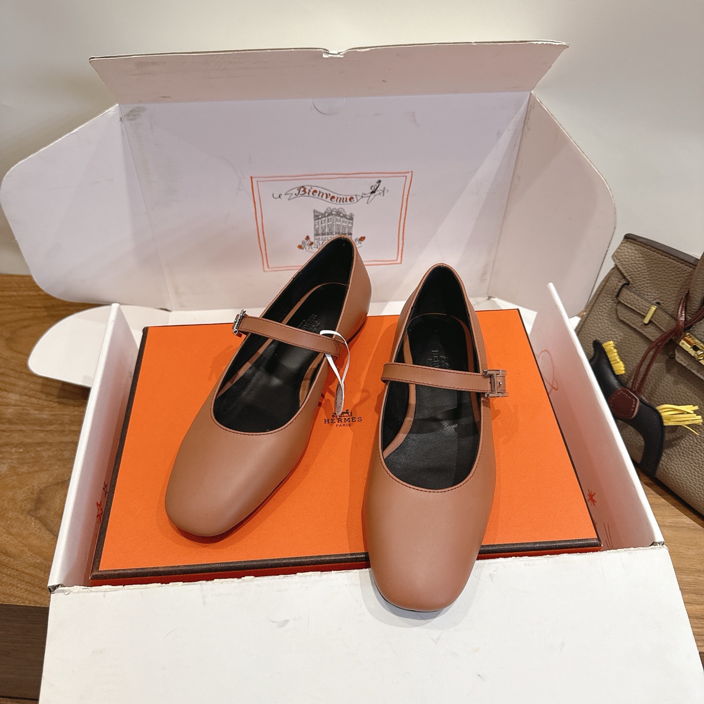 NO:816913,Hermes... a Eclair 2026 new hot model series, originally developed and imported calfskin, the version is super correct, with a certain thickness to increase the length of the legs!  Breathable, comfortable calfskin, spring and summer color matching, this item is both beautiful and comfortable!  Channel supply code size size 35-39,40 41 customized,Mary Jane,hermes,mary jane,cowhide19860909Hermes... a Eclair 2026新款爆款系列,原版开发进口小牛皮, 版型超正,有一定厚度增高显腿长！透体透气 舒适的小牛皮 春夏拼色兼具颜值舒适度的单品！ 渠道货源 码数 size 35-39,40 41 订做,玛丽珍,hermes,mary jane,cowhide,Women's Shoes